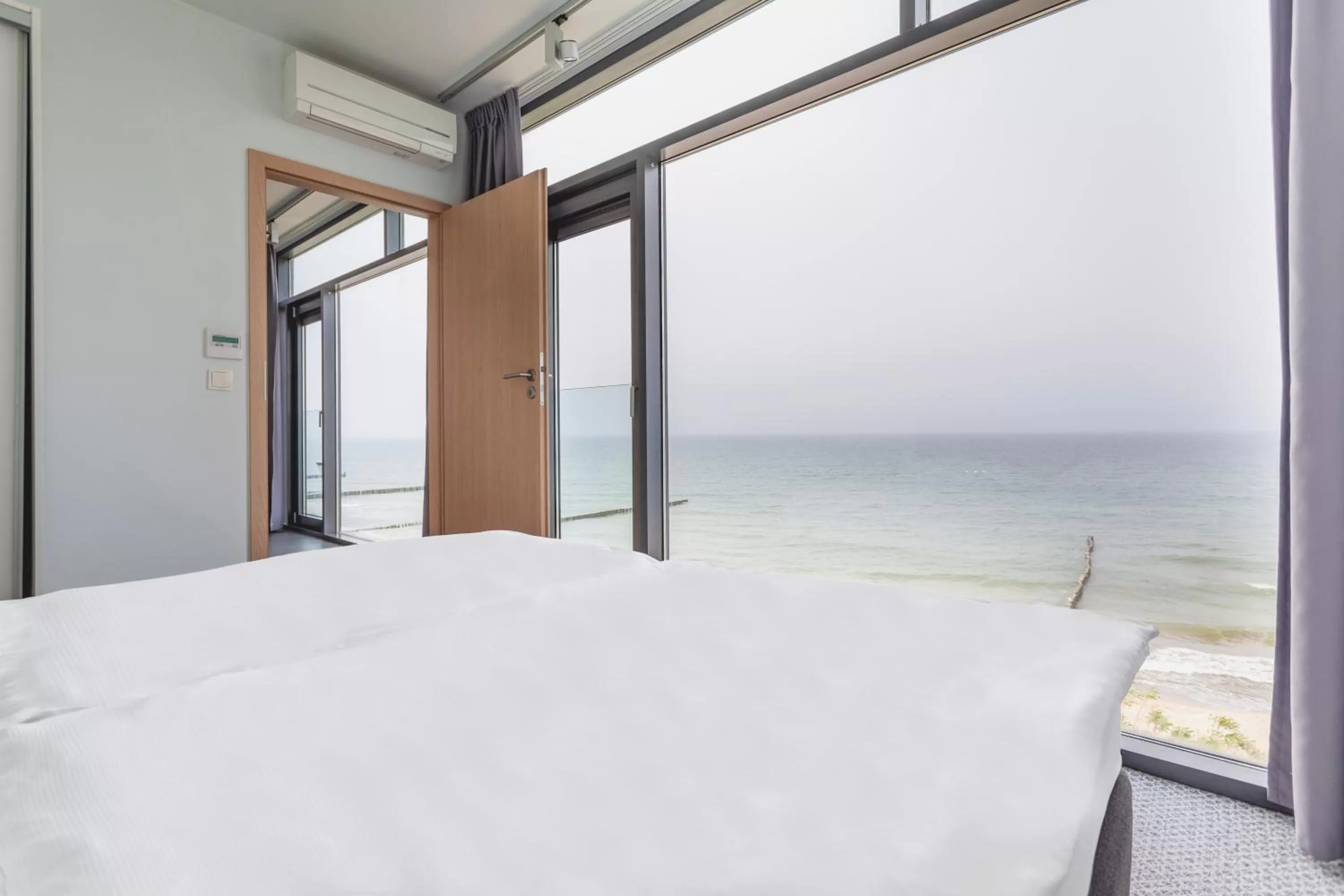 Sea view, Bed in Boulevard Ustronie Morskie by Zdrojowa