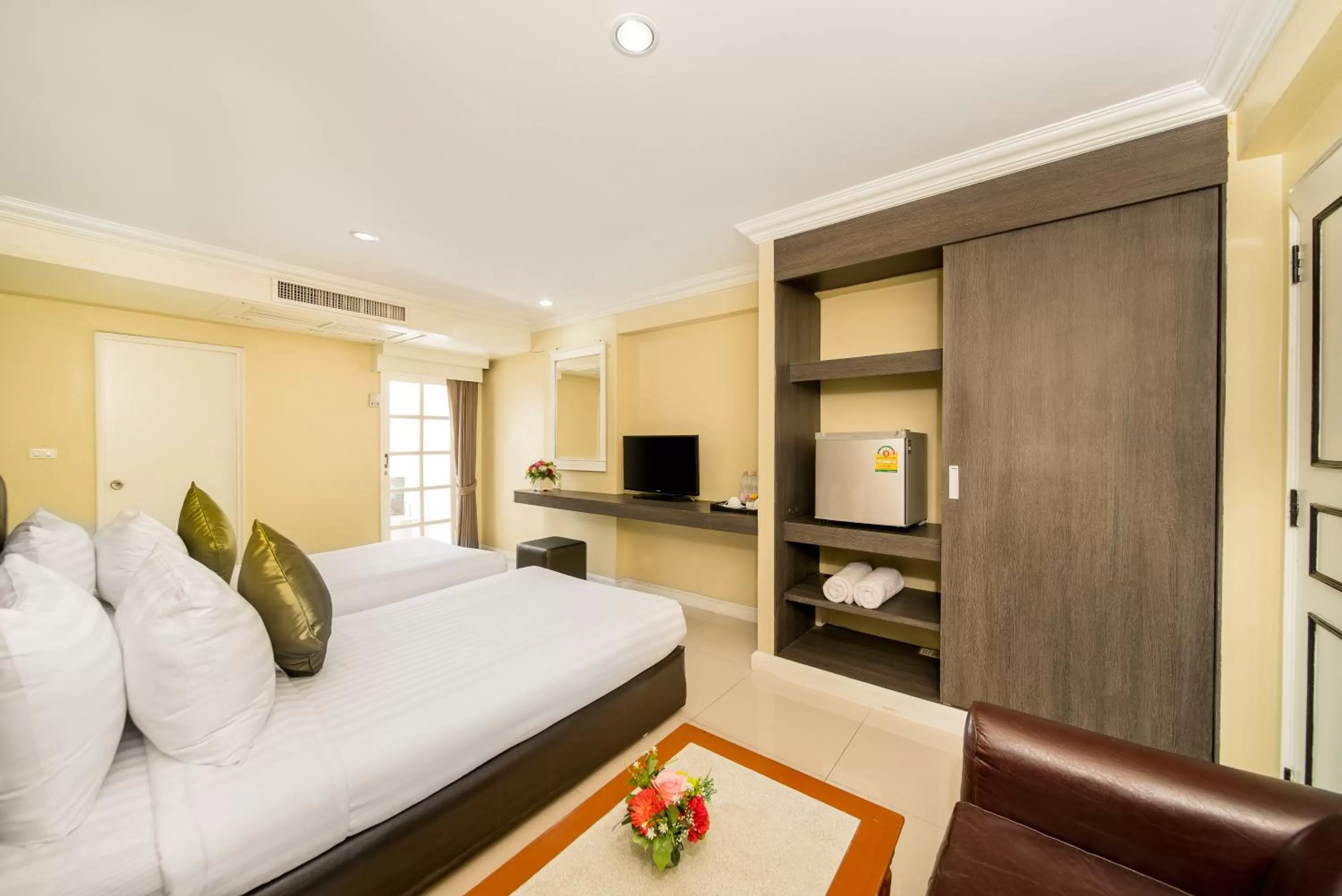 Bedroom, Bed in Niran Grand Hotel