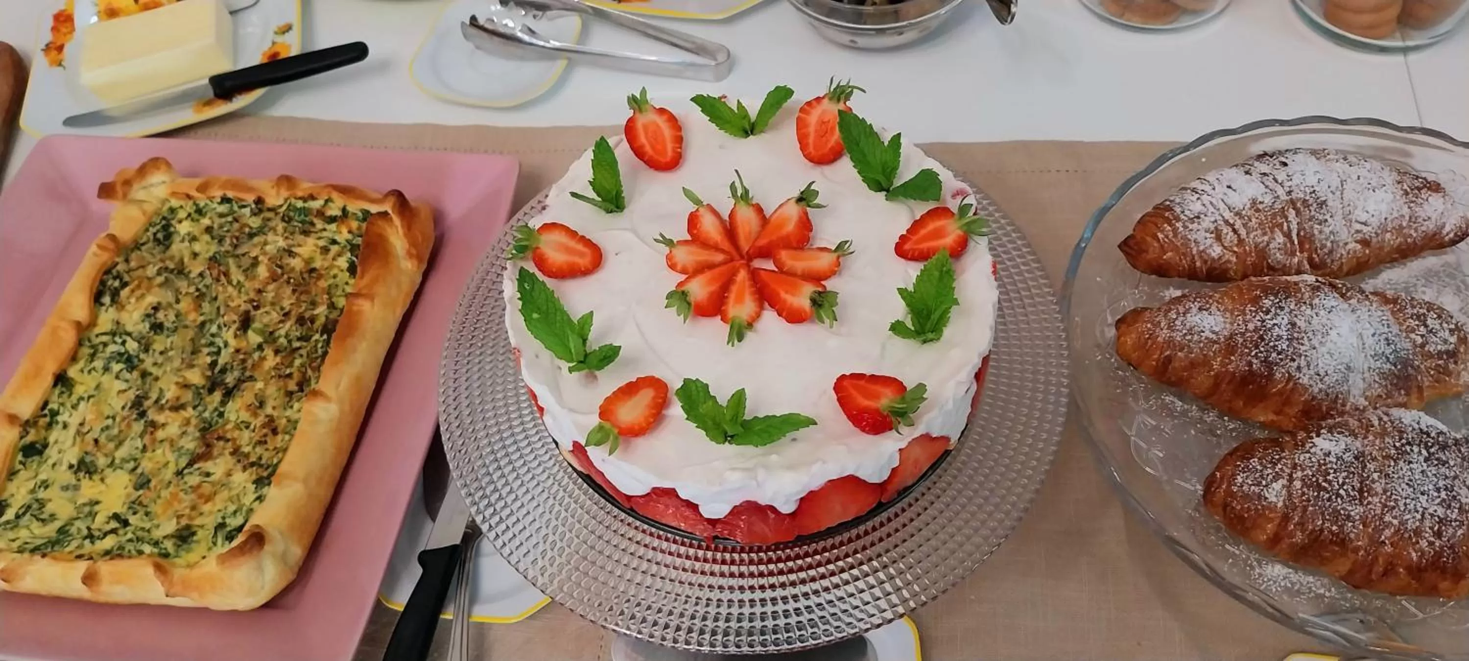 Breakfast in Villa Bellavista Alba, B&B