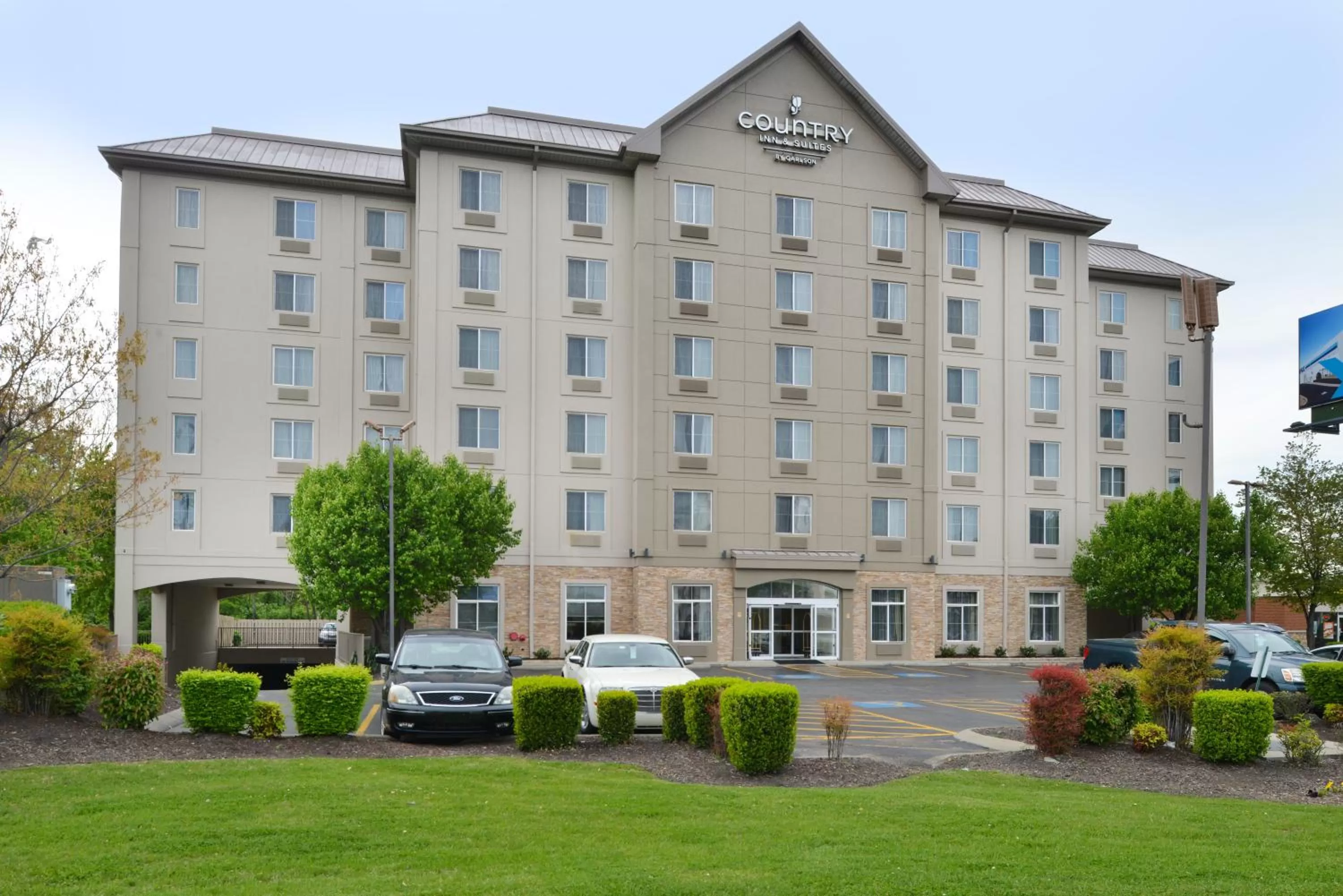 Property building in Country Inn & Suites by Radisson Nashville Airport TN