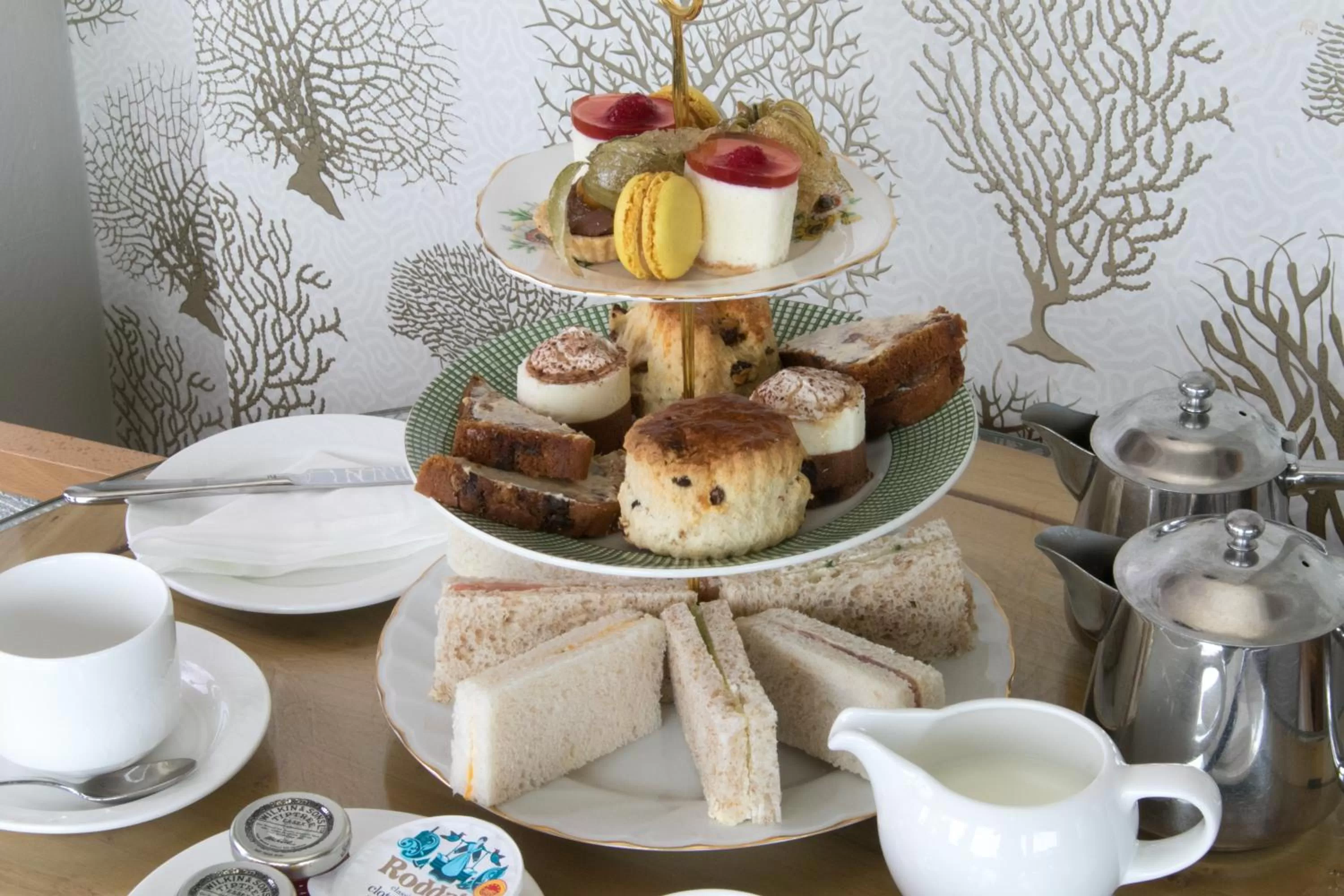 Restaurant/places to eat in Imperial Hotel