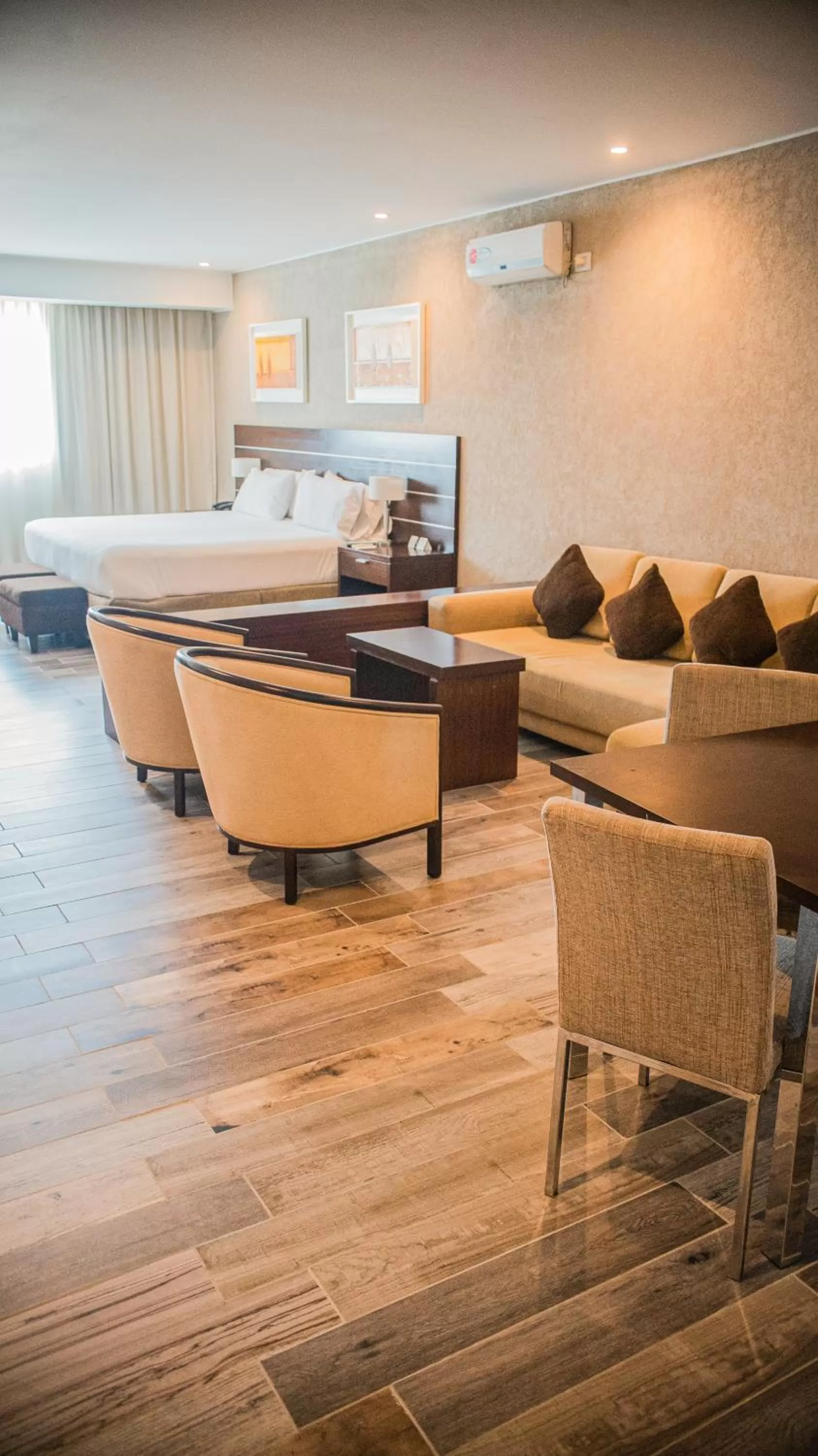 Photo of the whole room in Orfeo Suites Cordoba