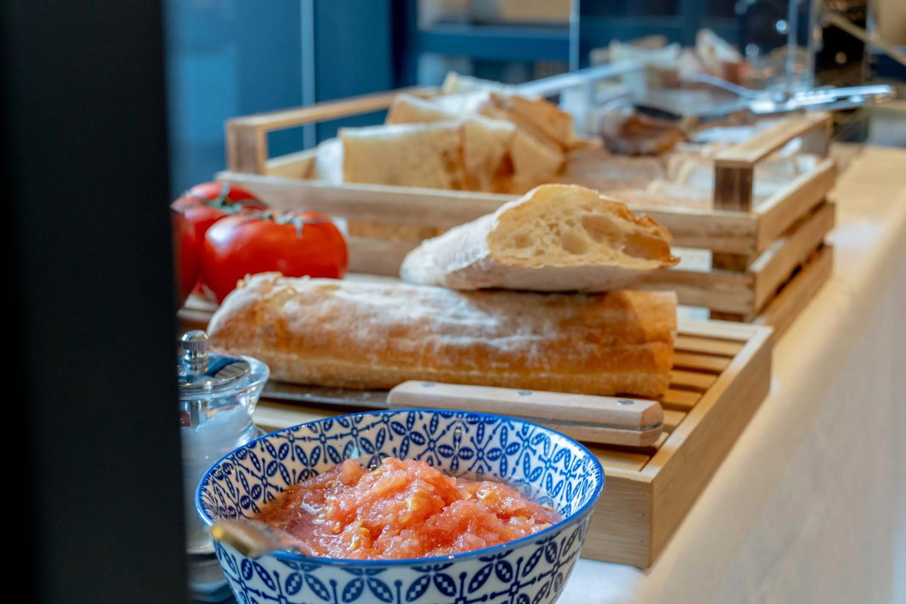 Food and drinks in L&H Gran Vía Valencia