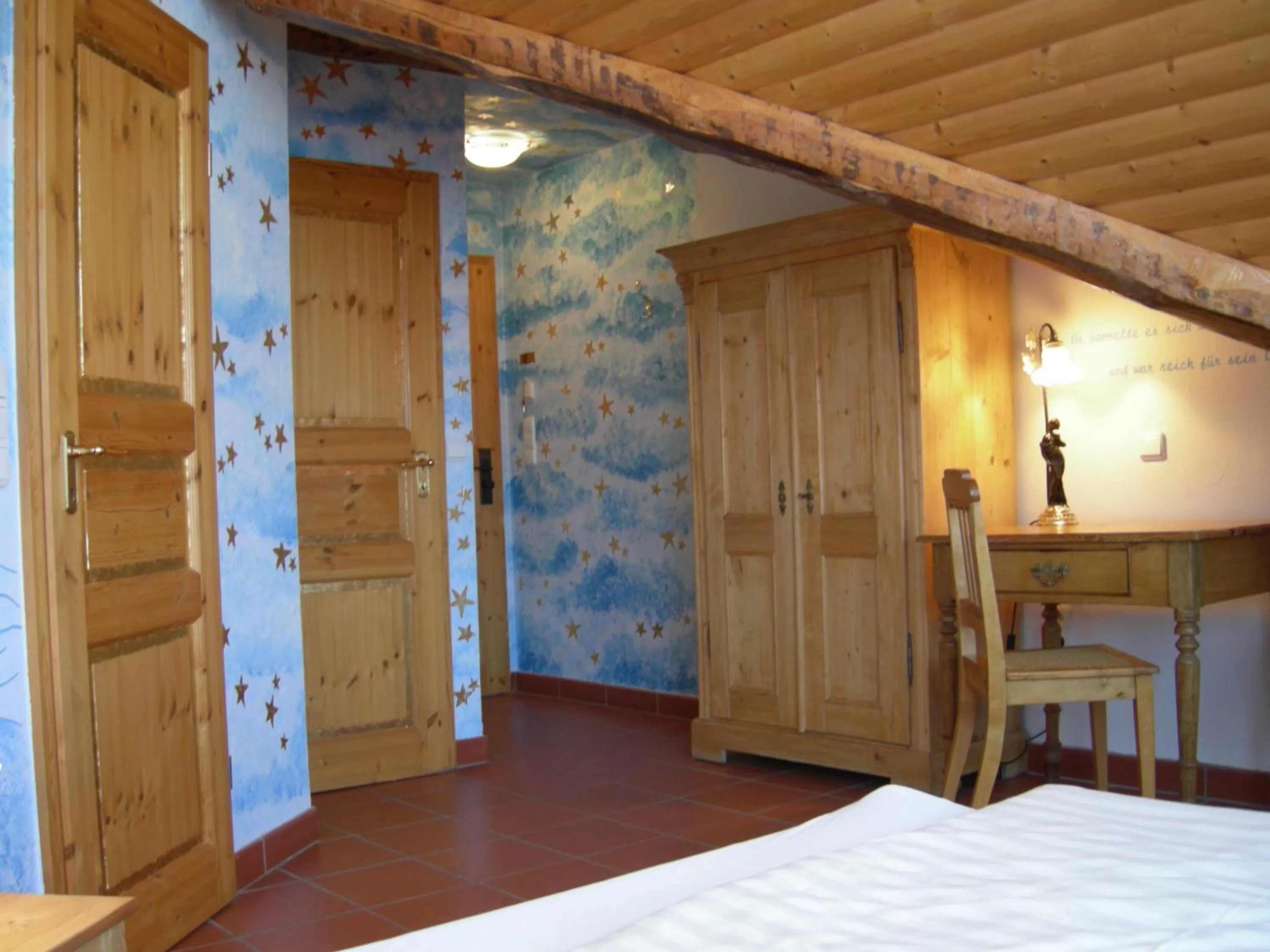 Decorative detail, Bed in Hotel Goldflair am Rathaus