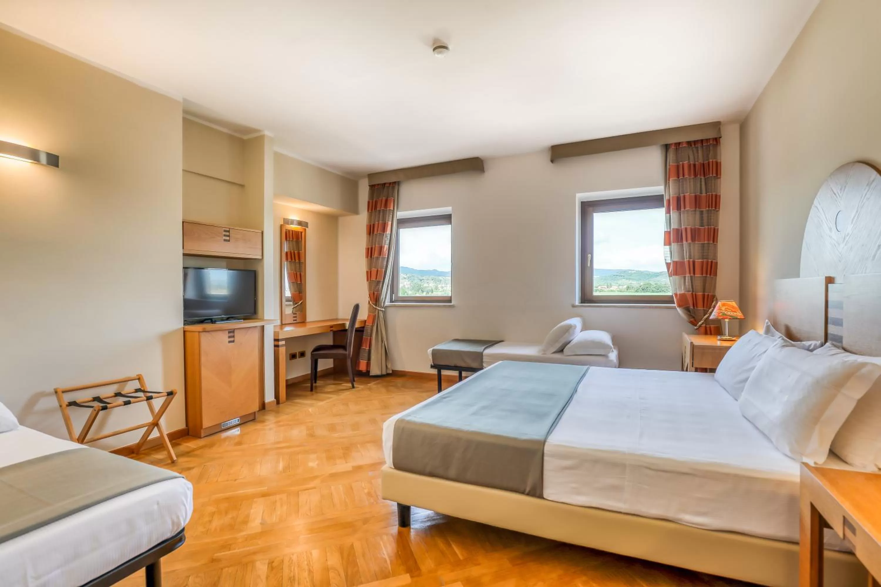 Photo of the whole room, Bed in Hotel PentHouse