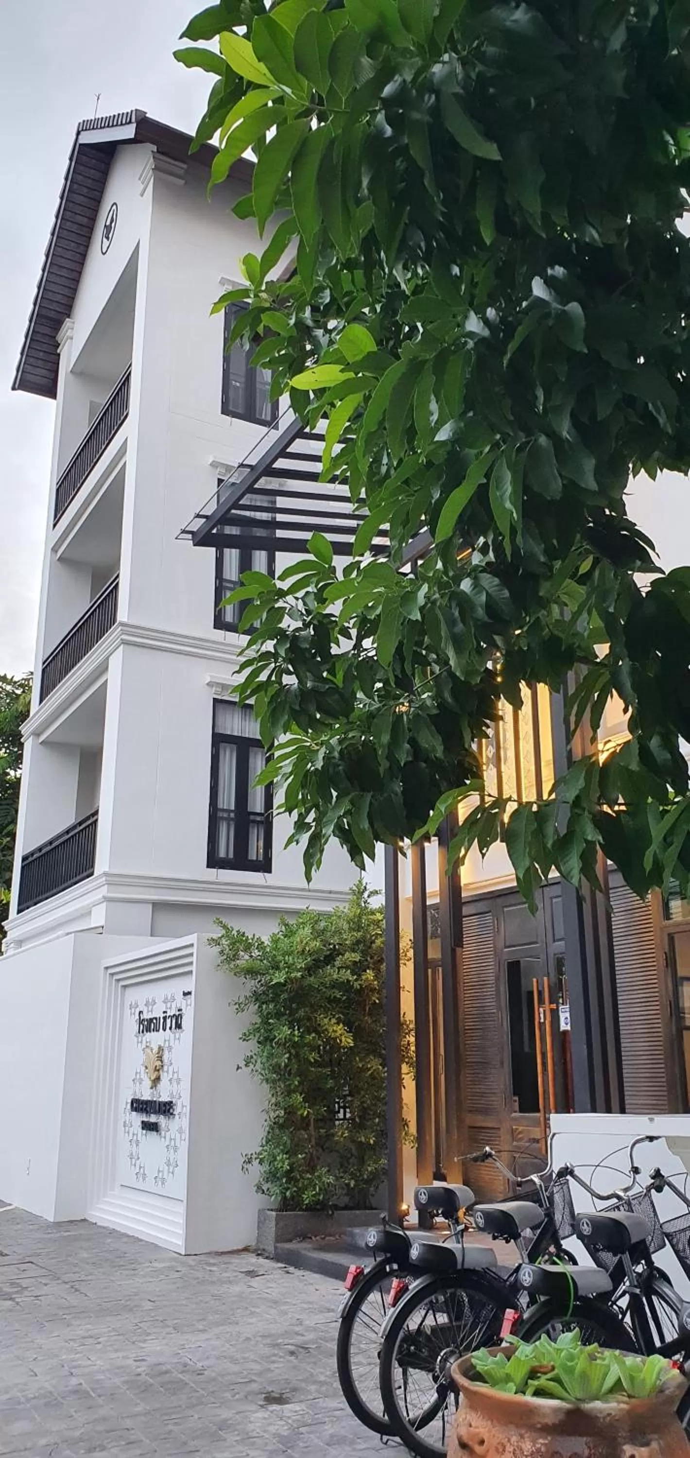 Property building in Cheeva Dee Hotel