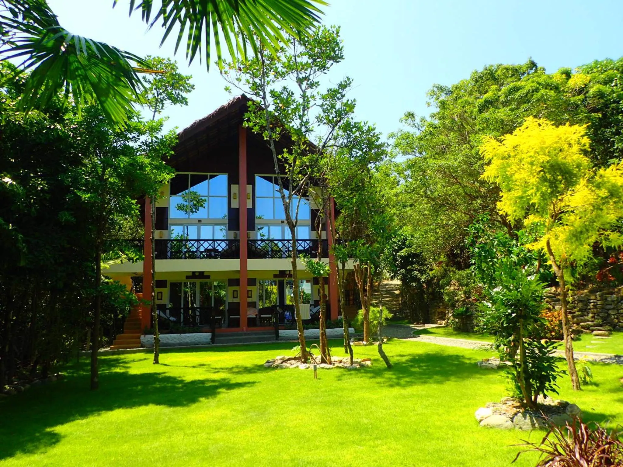 Property building in Edgewater Dive & Spa Resort