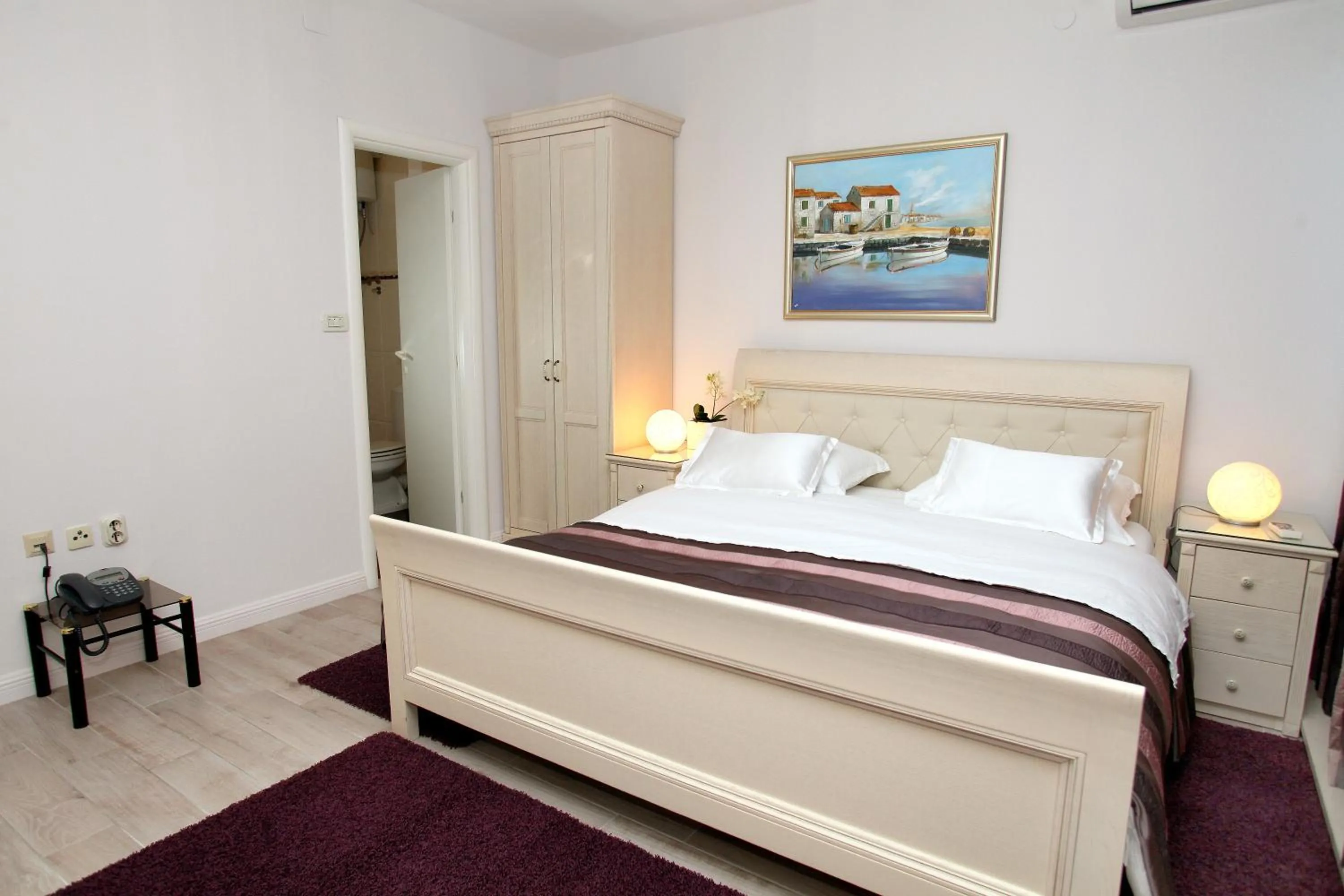 Bed in Hotel Bellevue Trogir