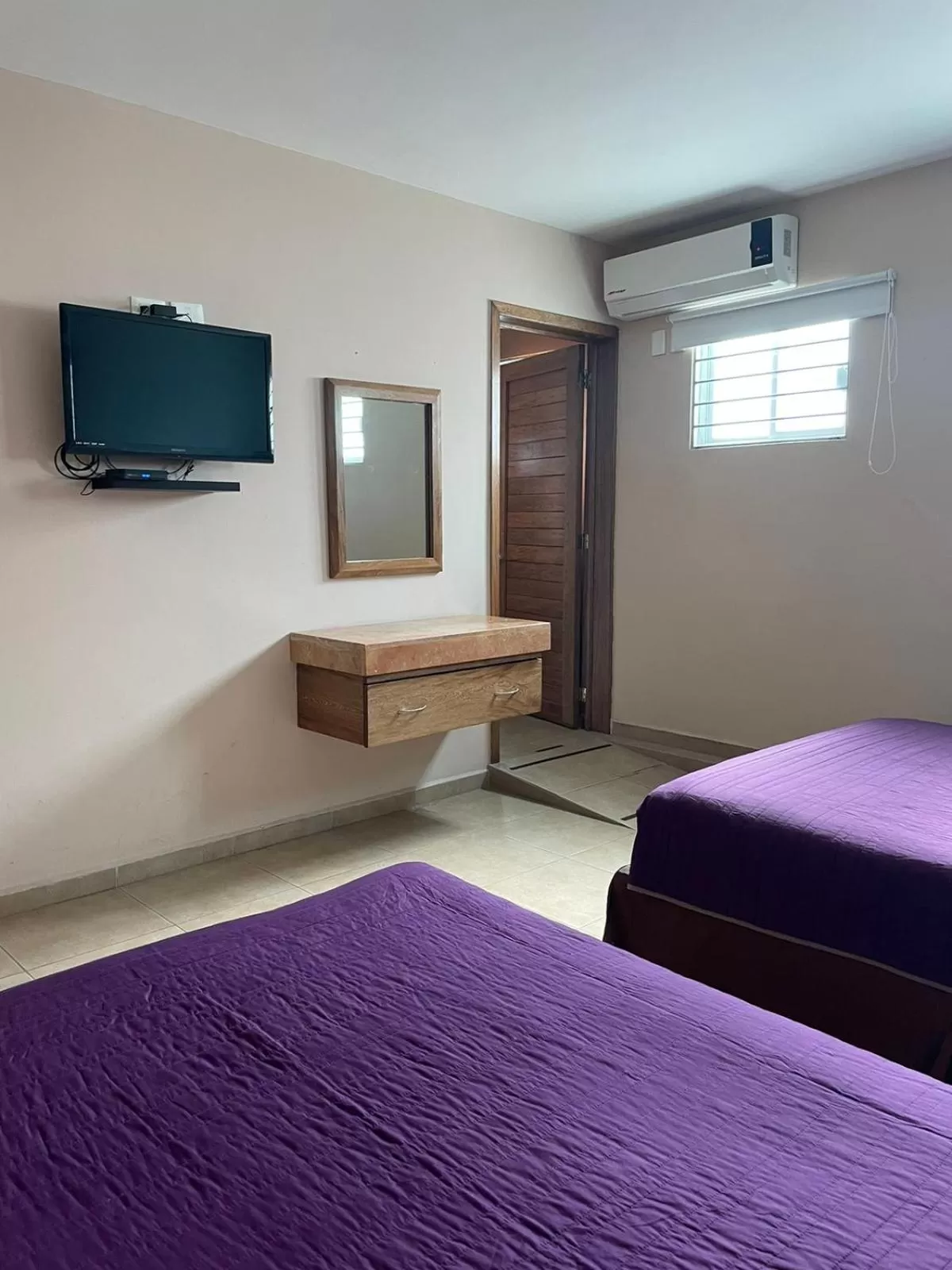 TV and multimedia, Bed in Hotel Santo Domingo Express