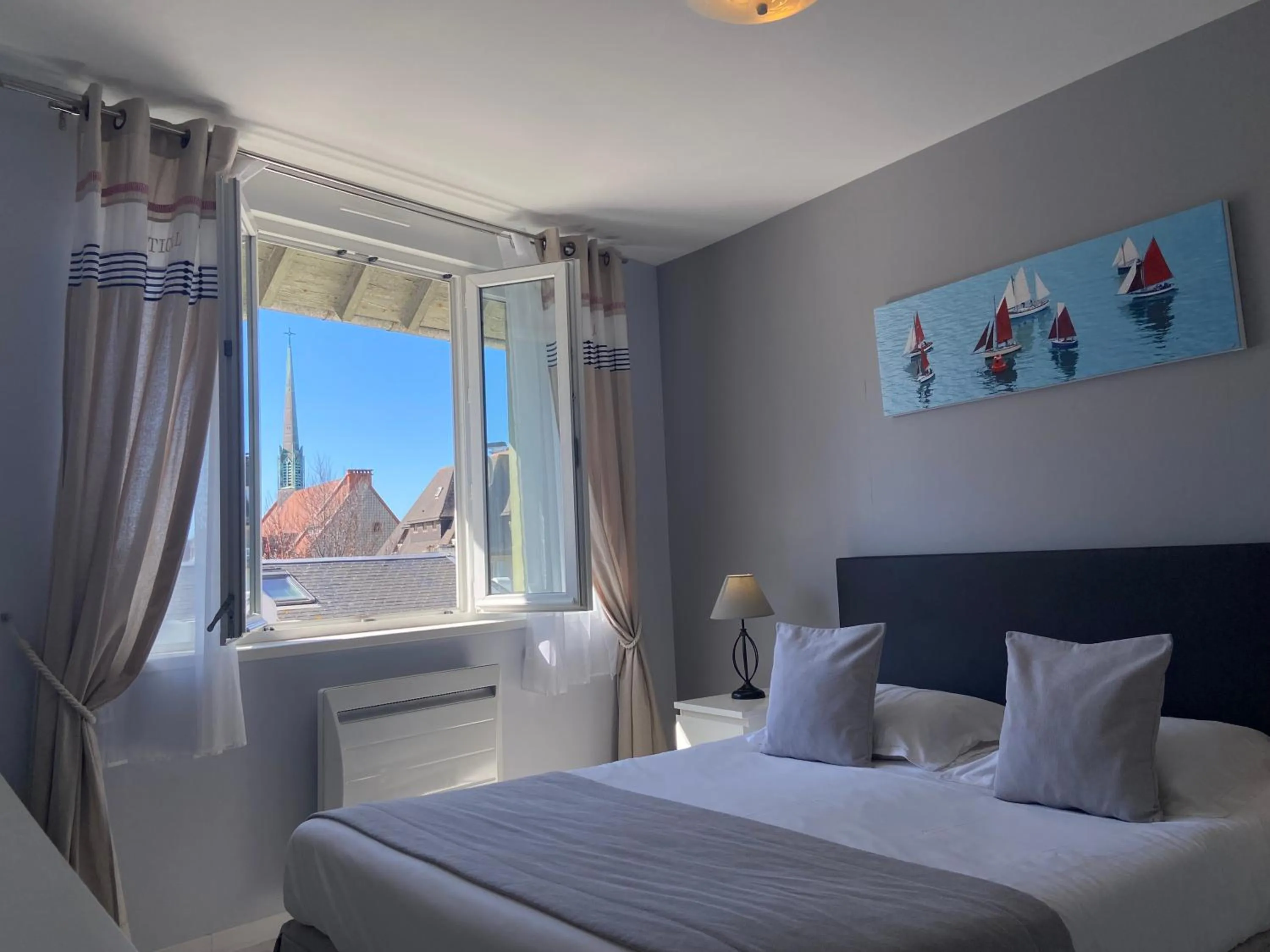 Photo of the whole room, Bed in Hôtel de la Plage