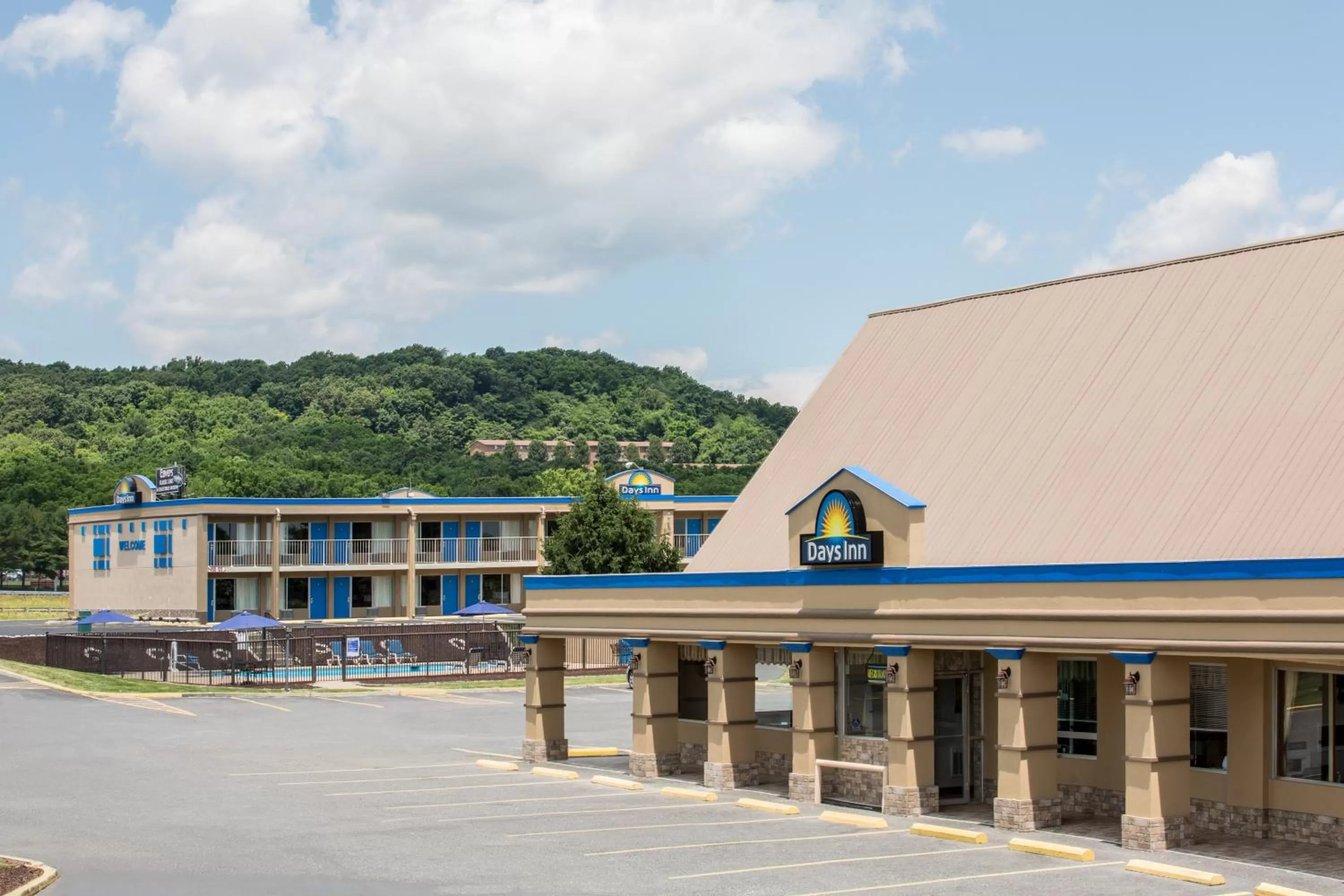 Facade/entrance in Days Inn by Wyndham Staunton