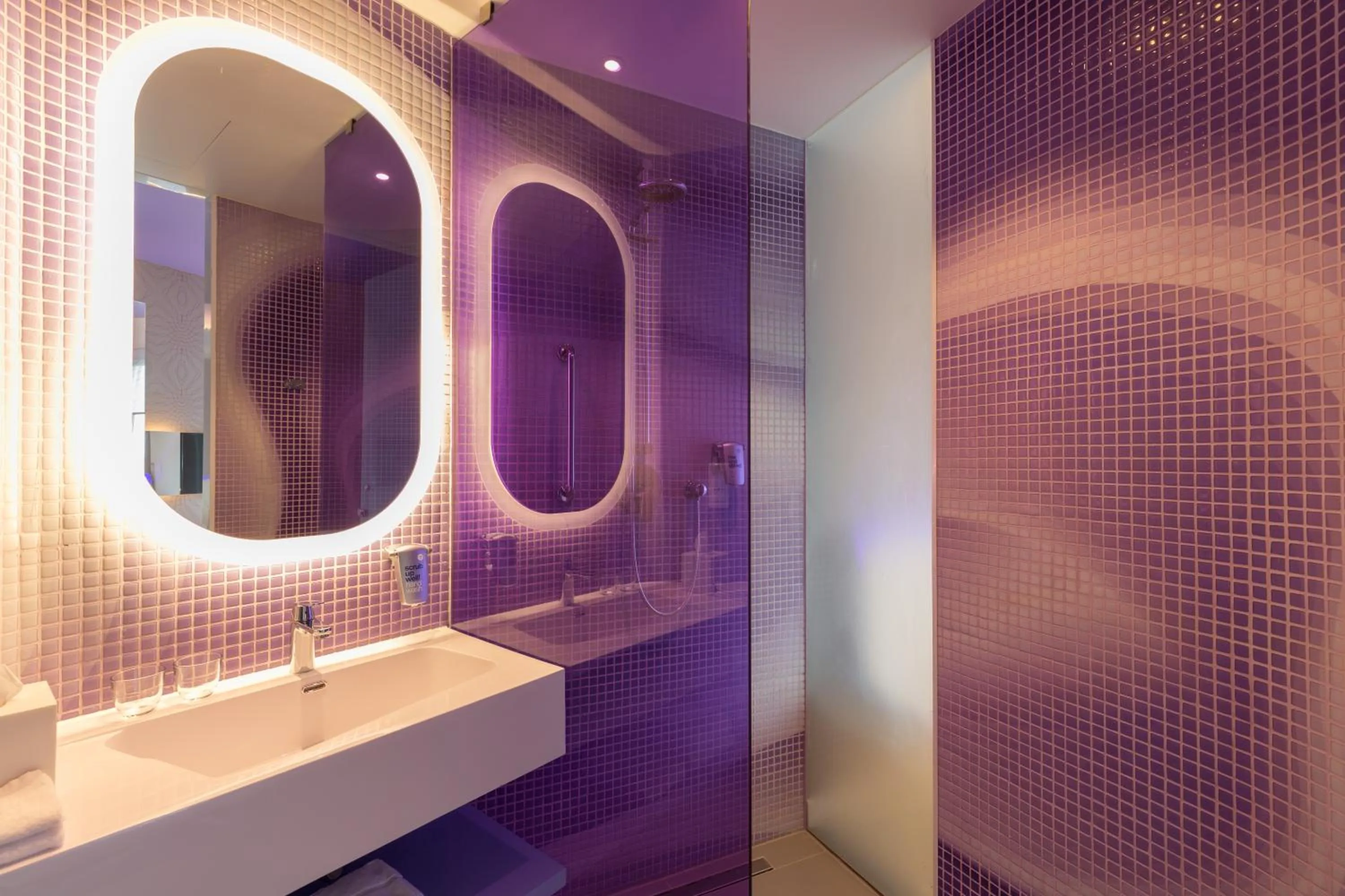 Shower in Park Inn by Radisson Amsterdam City West