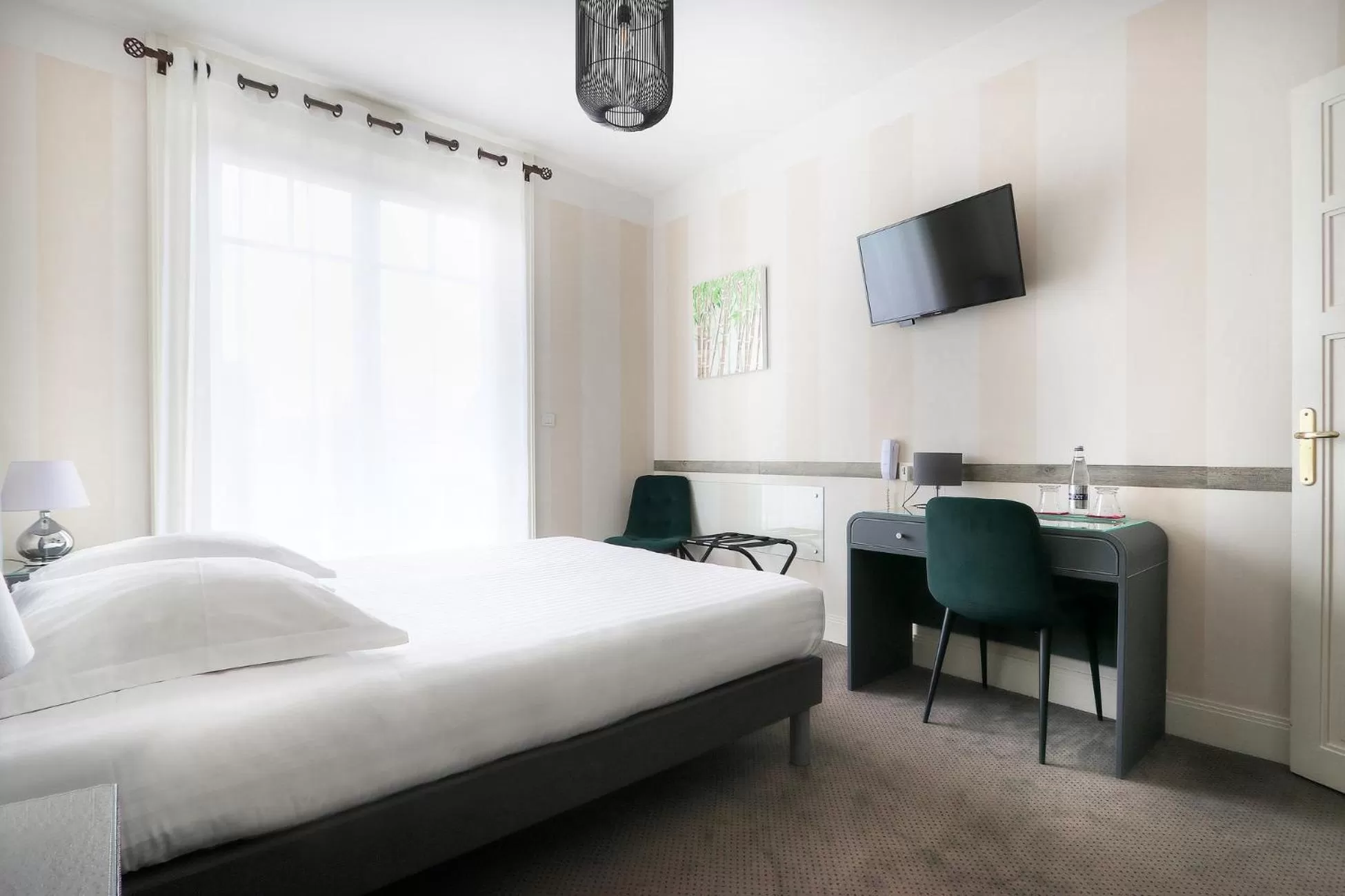 Bed in Best Western Hôtel Brittany La Baule Centre & Plages