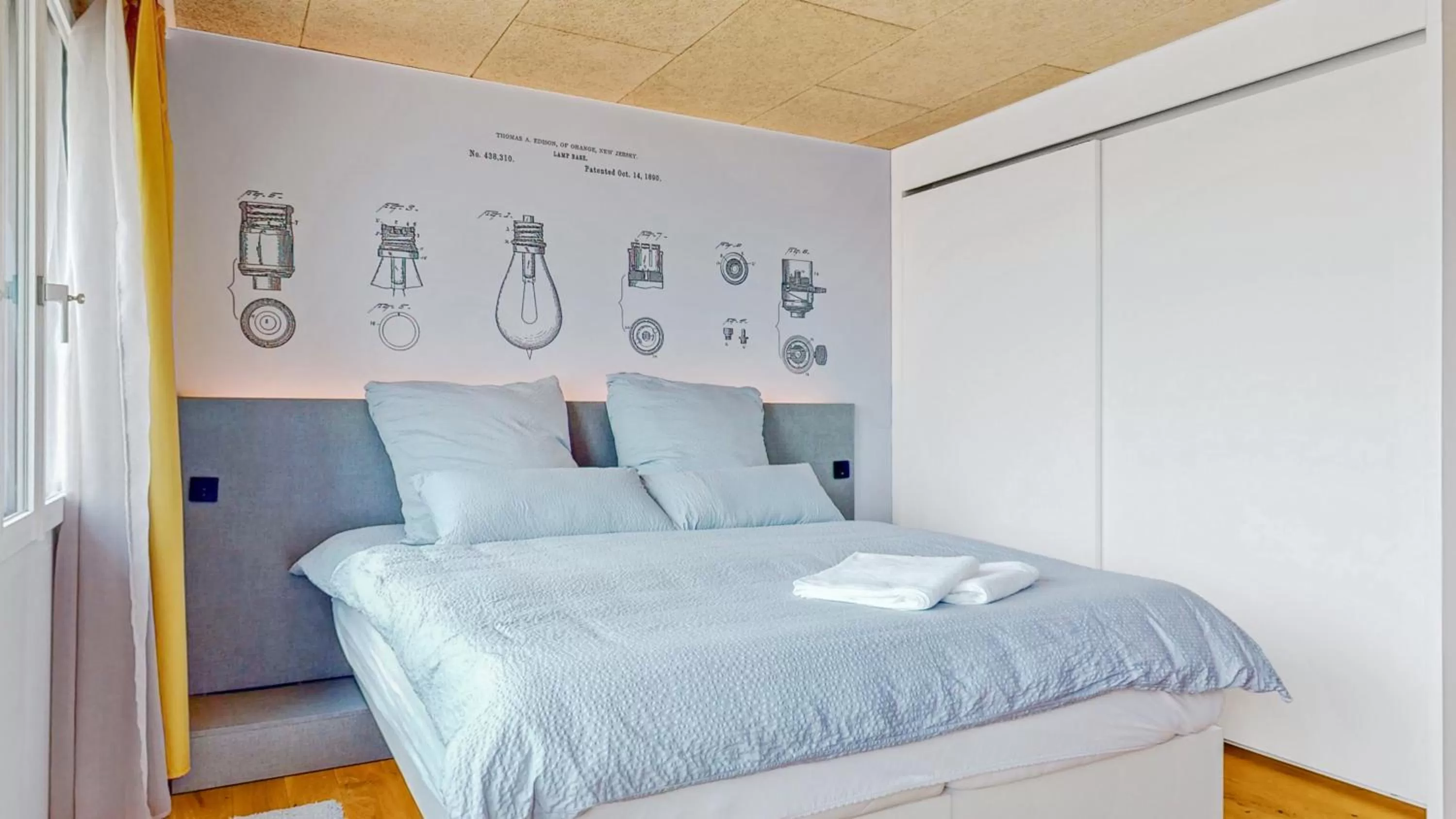 Bed in Evi's Home Hotel & Apartments