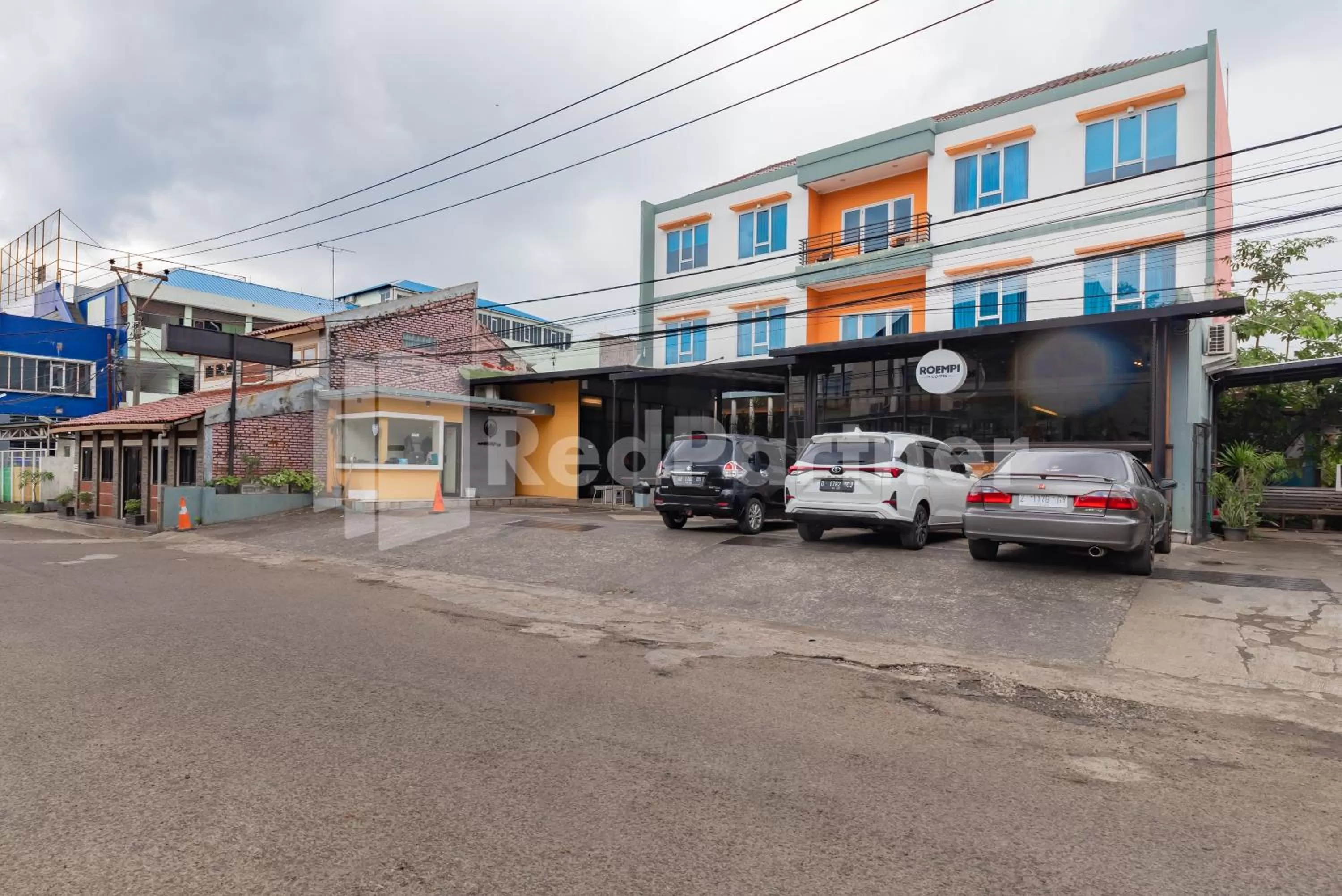 Property building in Alqueby Hotel near Kiara Artha Park & Trans Studio Mall Mitra RedDoorz