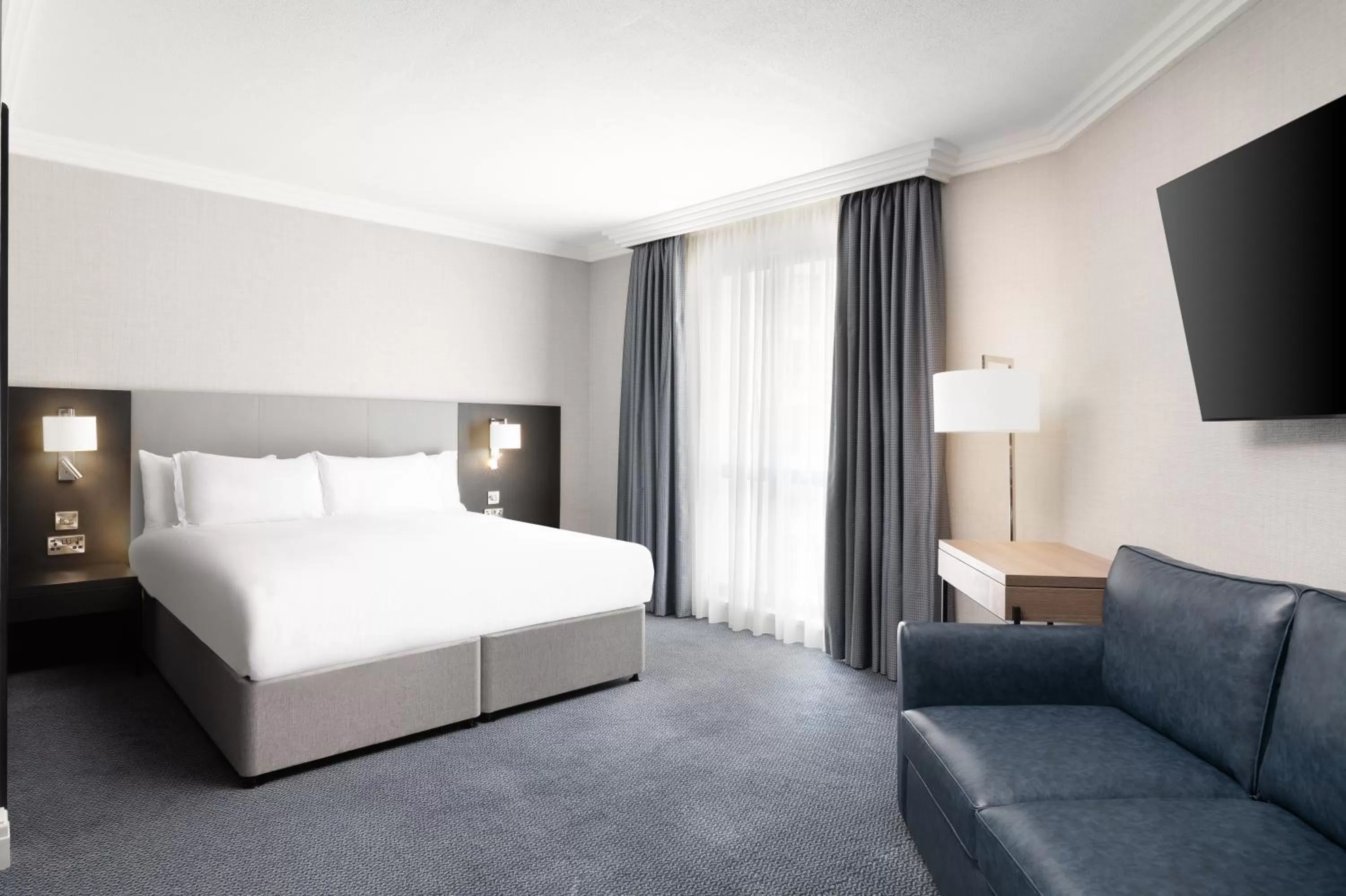 Bedroom, Bed in Sofitel London Gatwick