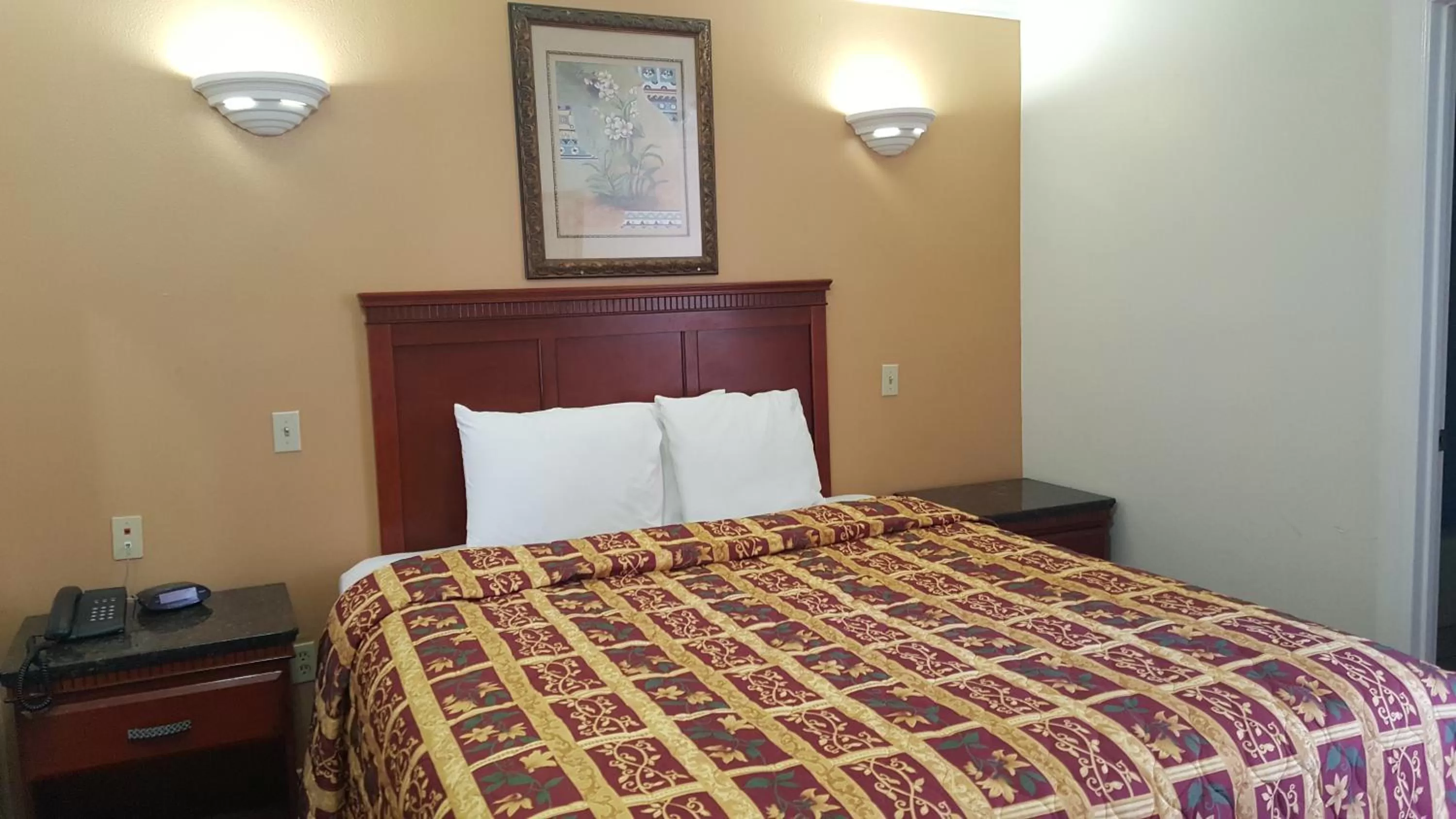 Photo of the whole room, Bed in Royal Inn Motel Long Beach