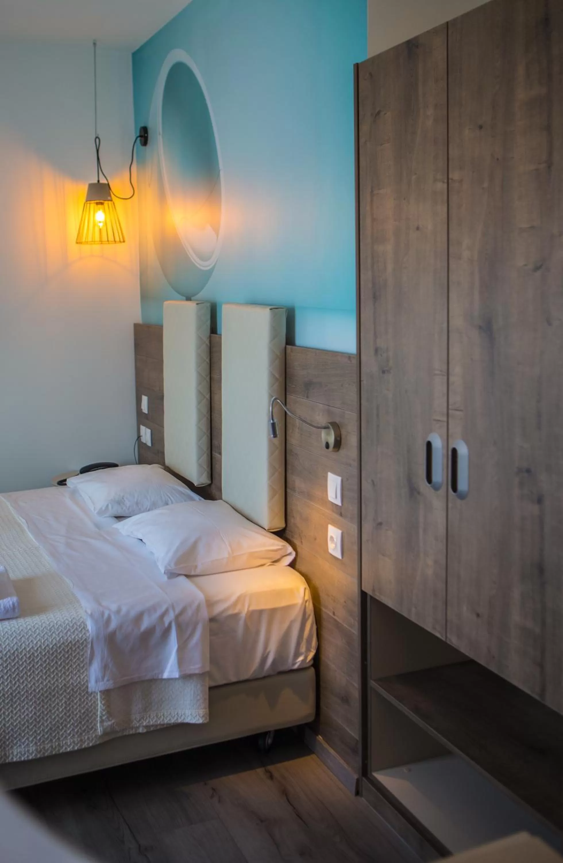 Bedroom, Bed in Metropolitan