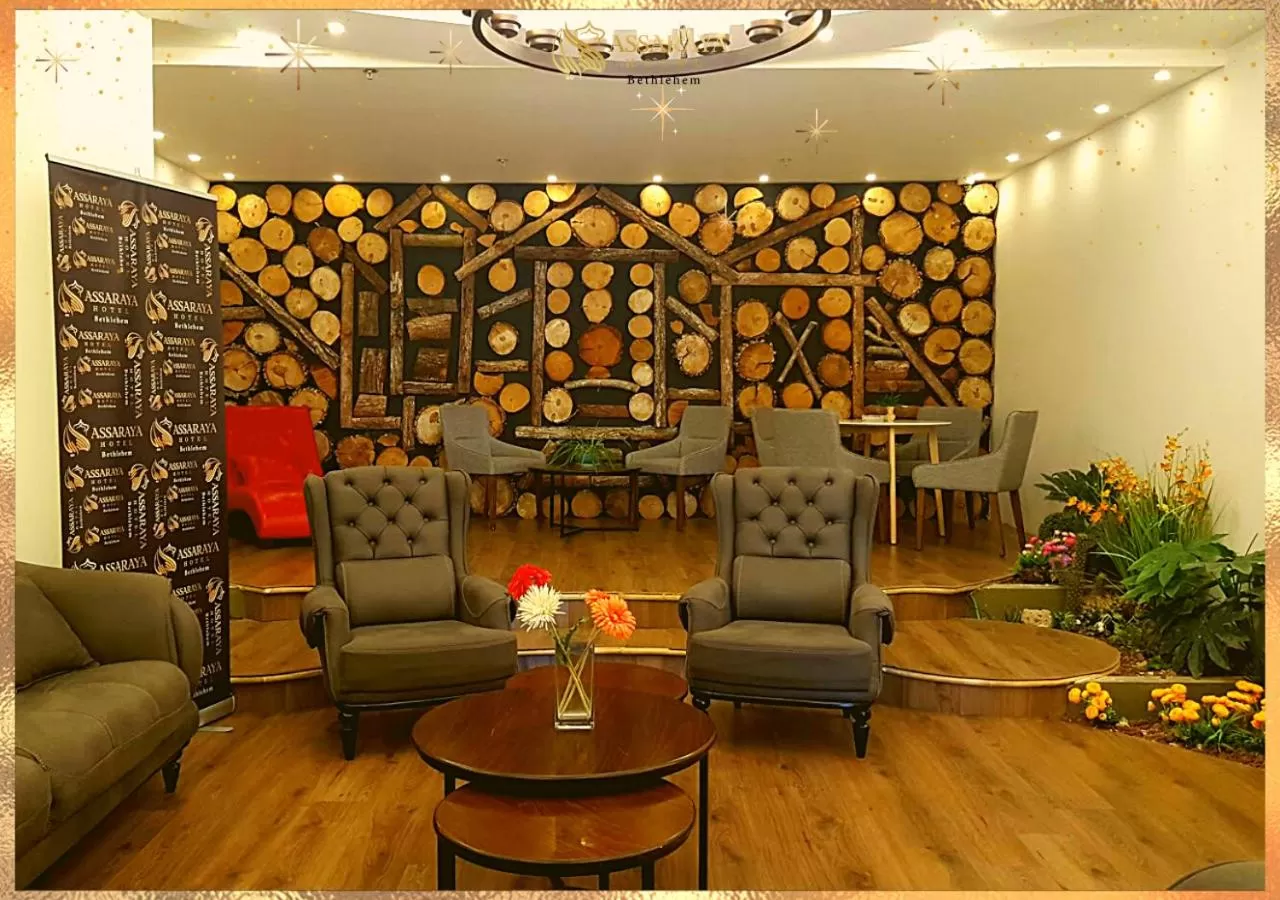 Communal lounge/ TV room in Assaraya Palace Hotel