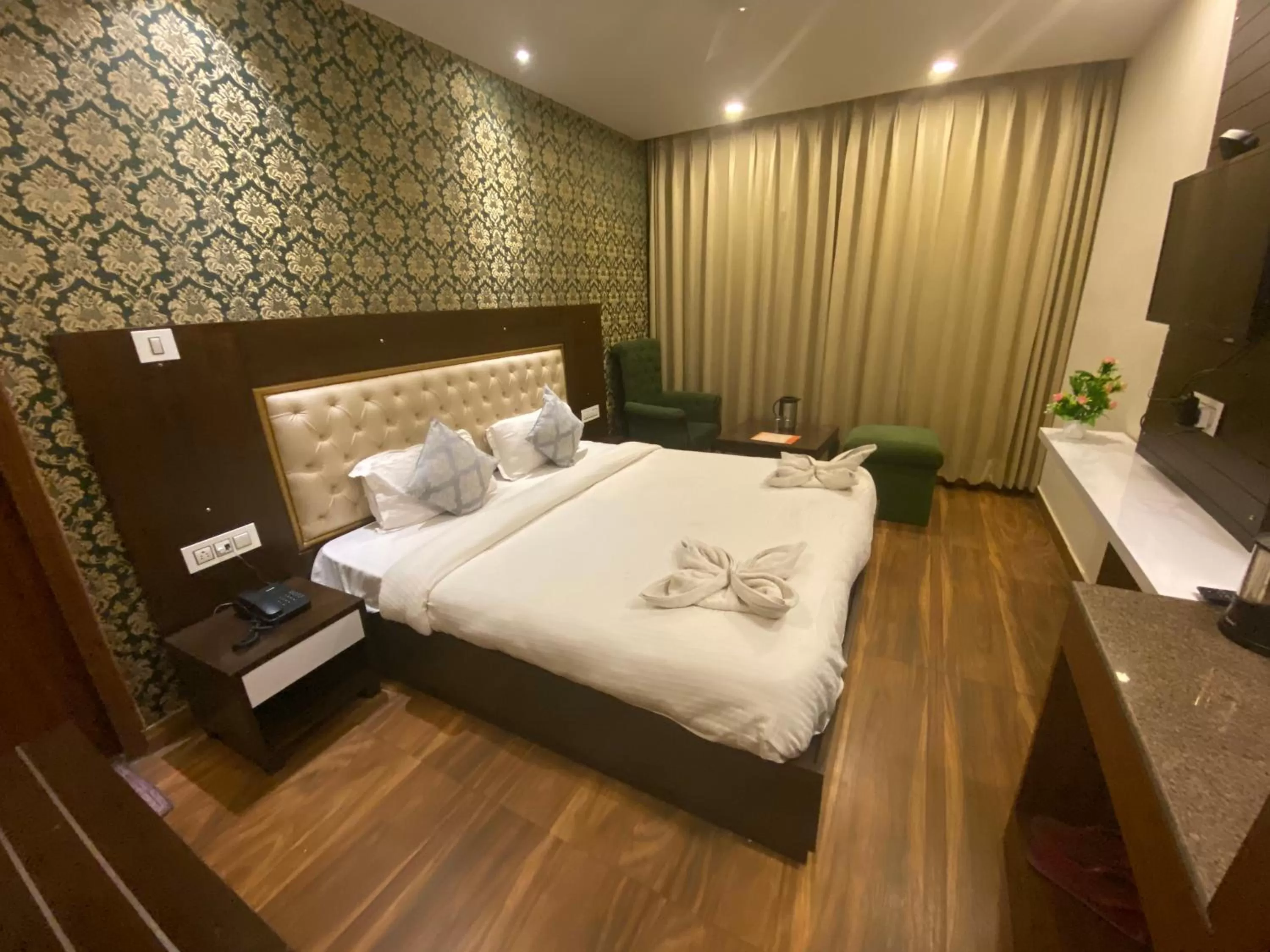 Bed in Hotel Ambika Resort Manali