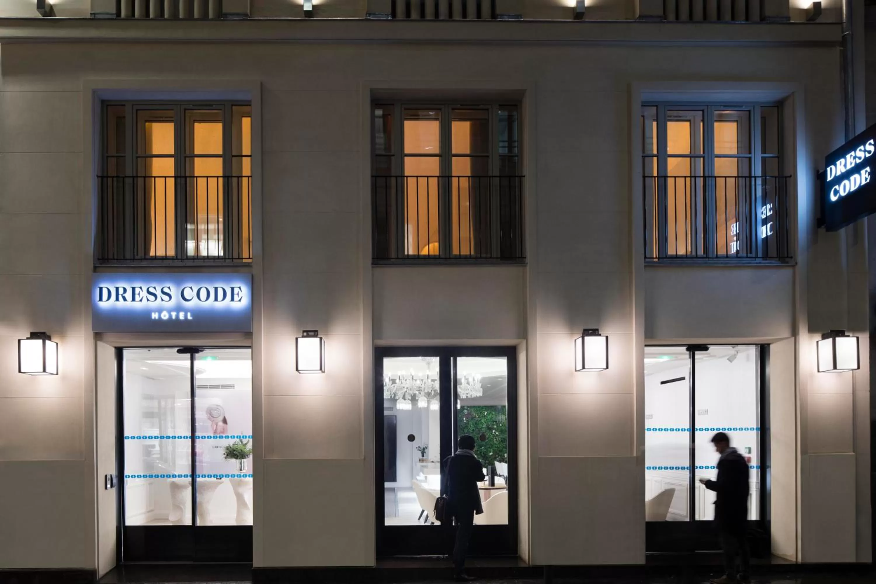 Property building in Hôtel Dress Code
