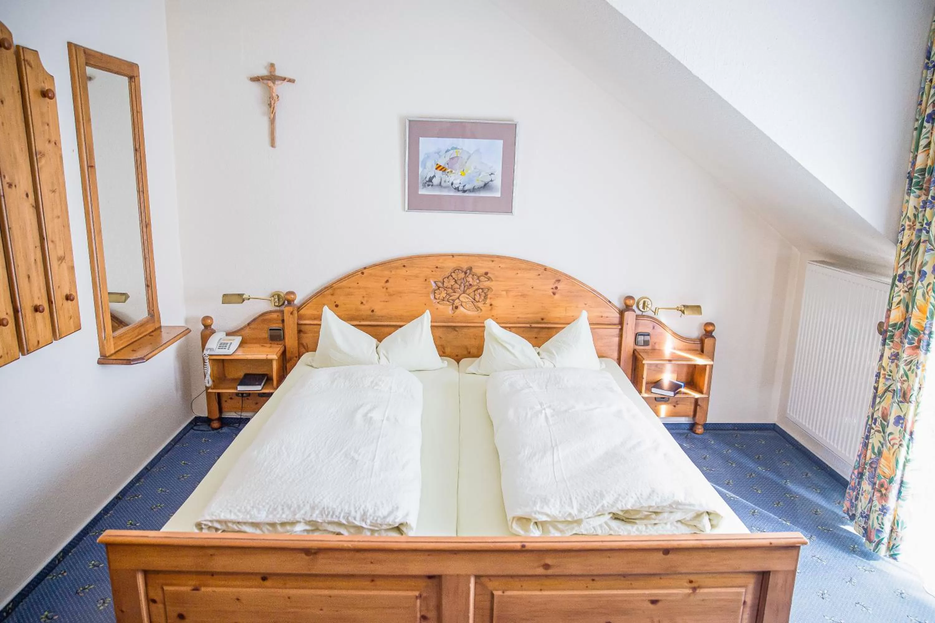 Bed in Landgasthof & Brauerei Löwen Sasbach