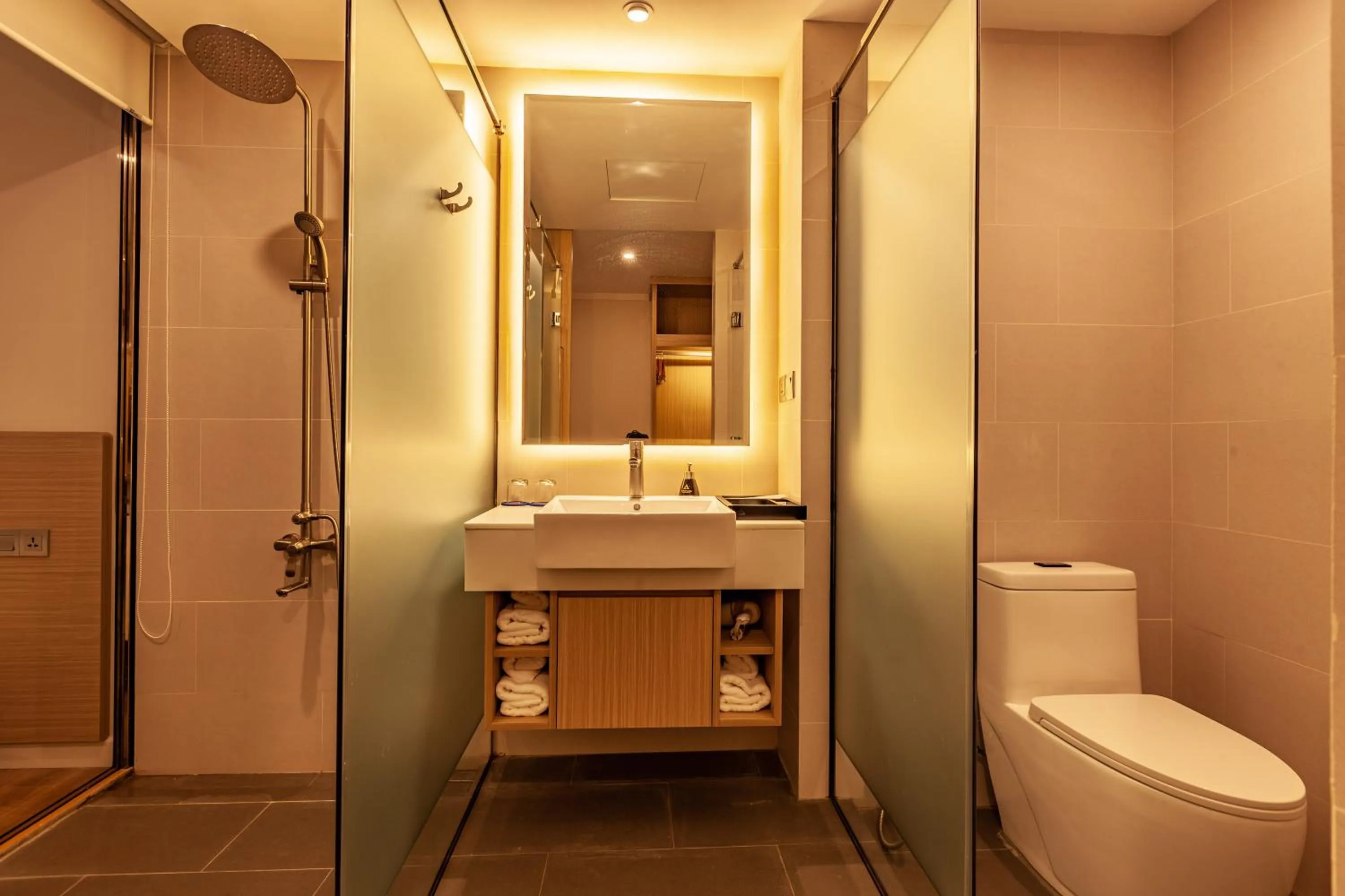 Toilet in An Phu Hotel