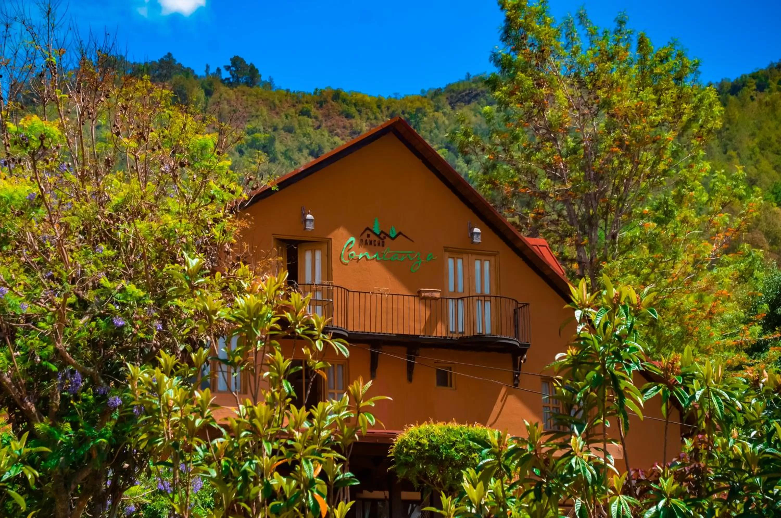 Property building in Hotel Rancho Constanza & Cabañas de la Montaña