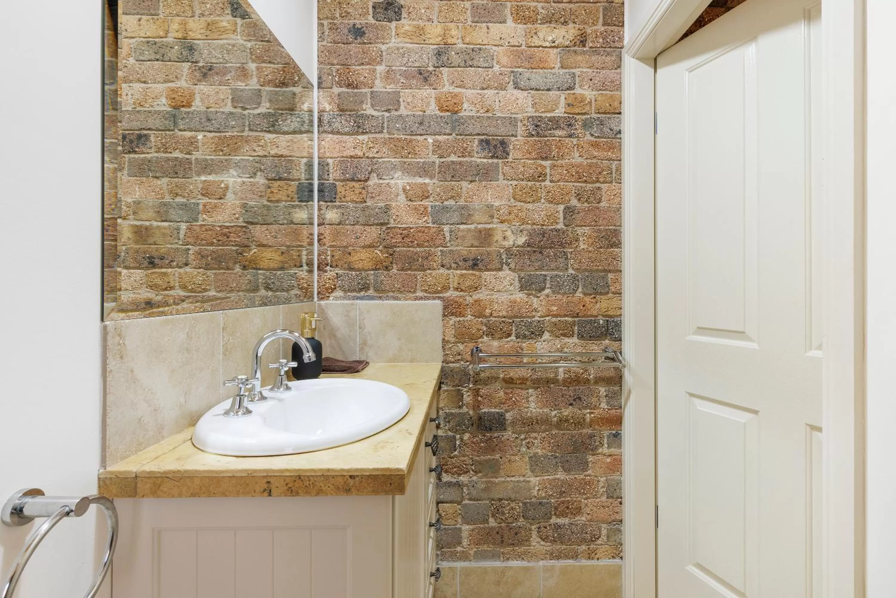 Bathroom in Black Gold Motel