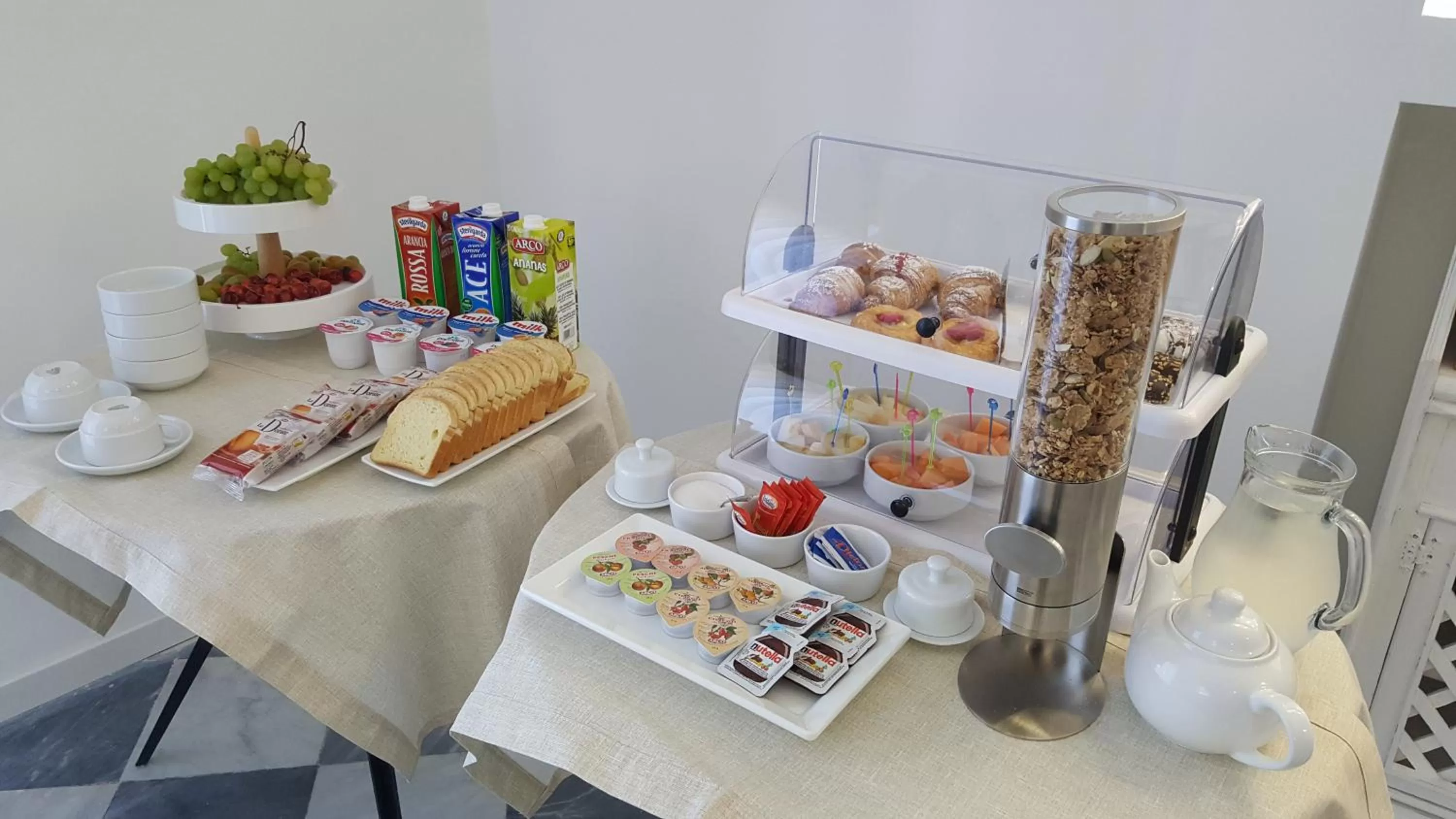 Buffet breakfast in Porta Maqueda