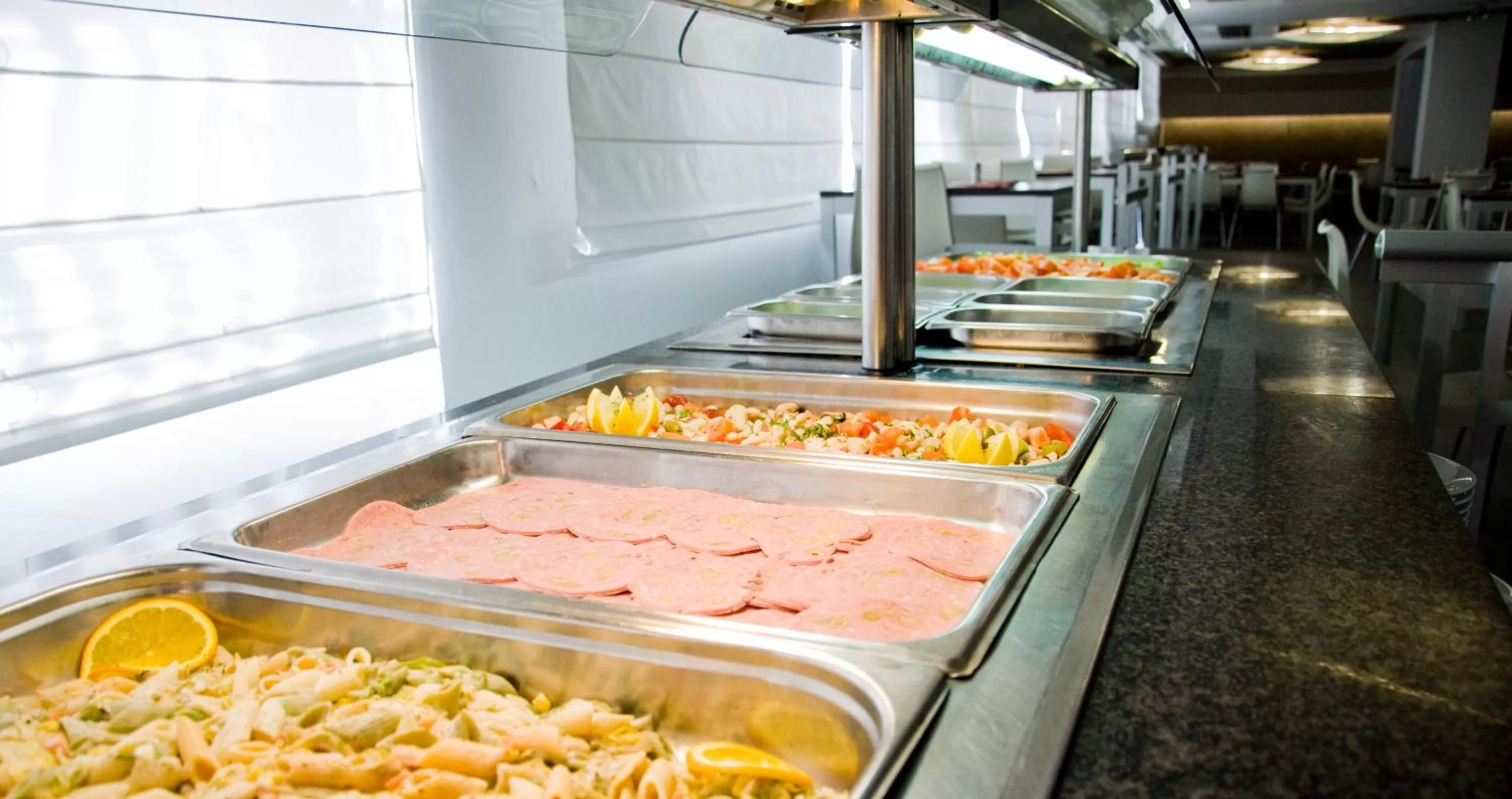 Restaurant/places to eat in Sol y Sombra