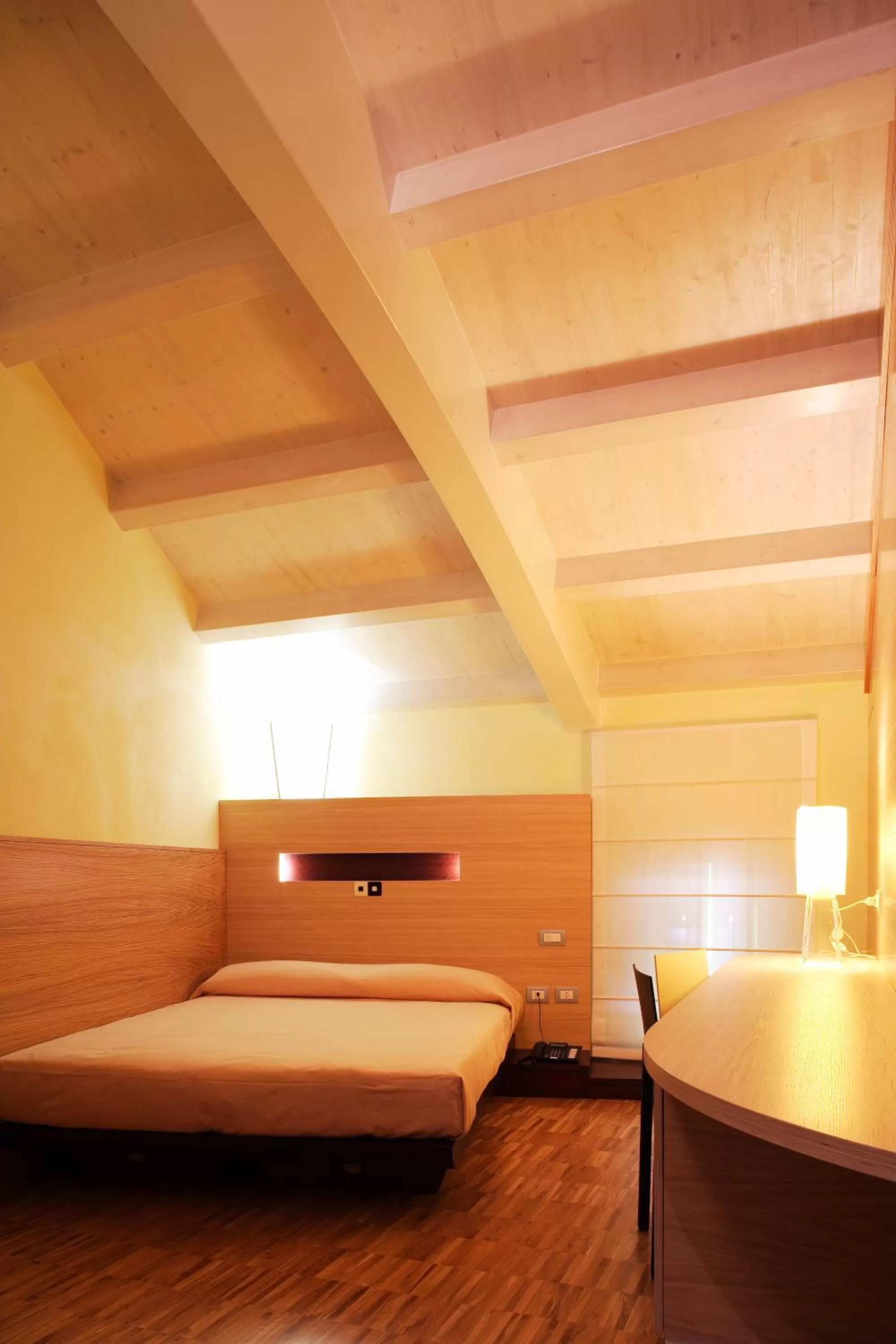 Bedroom, Bed in Allegria