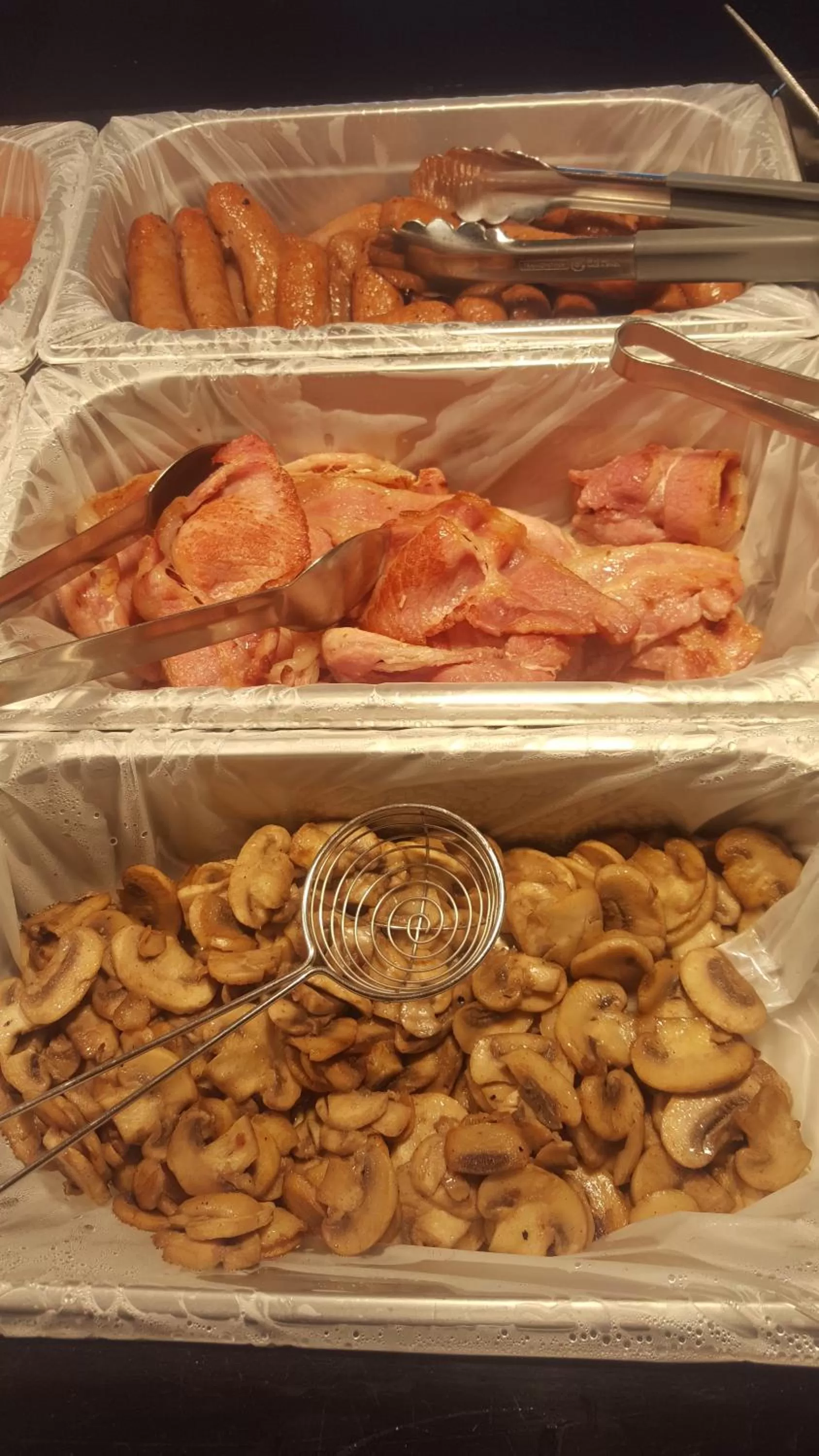 Buffet breakfast in Queens Plaza Hotel