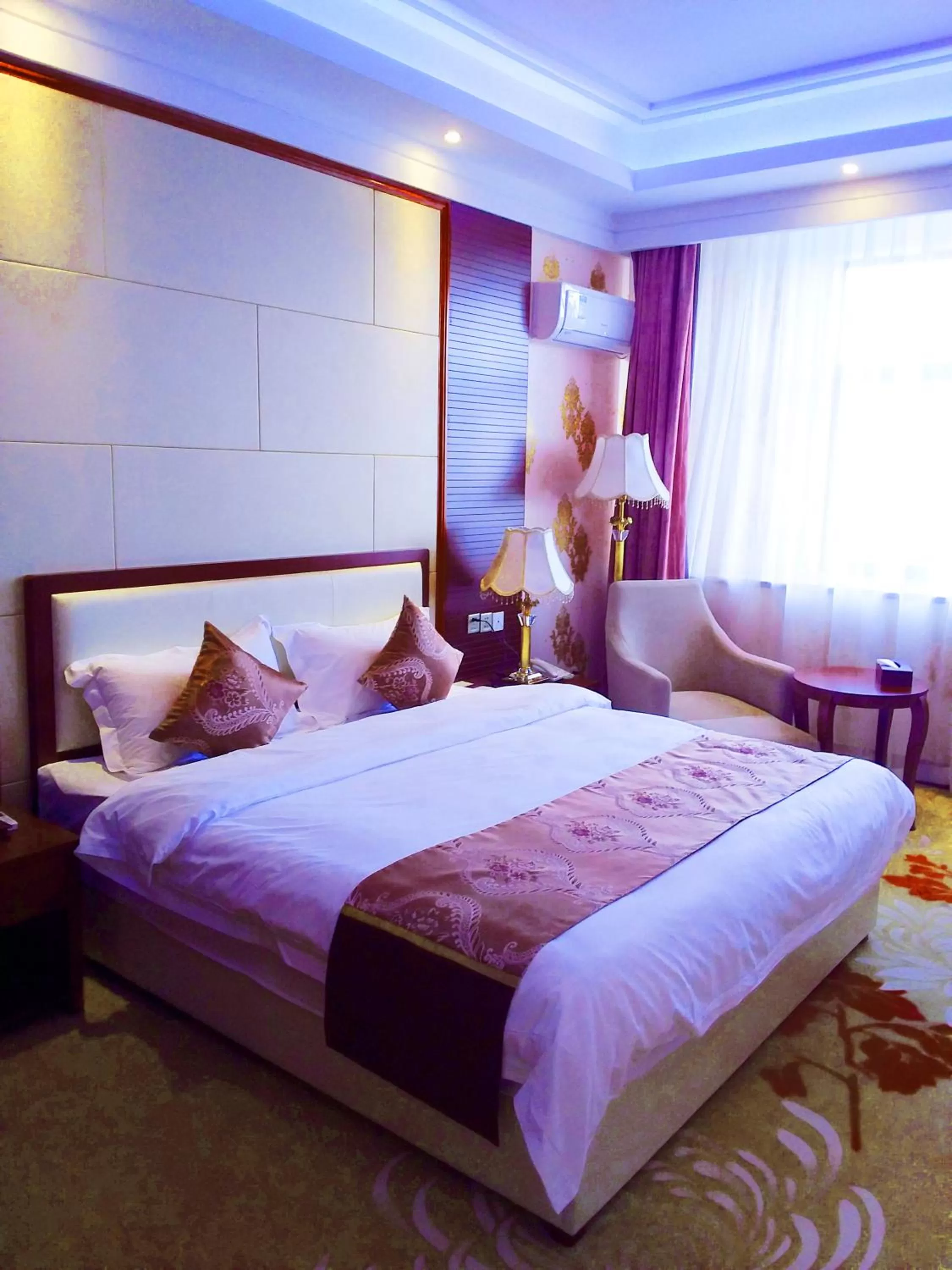 Bedroom, Bed in Golden Peacock Hotel Blantyre