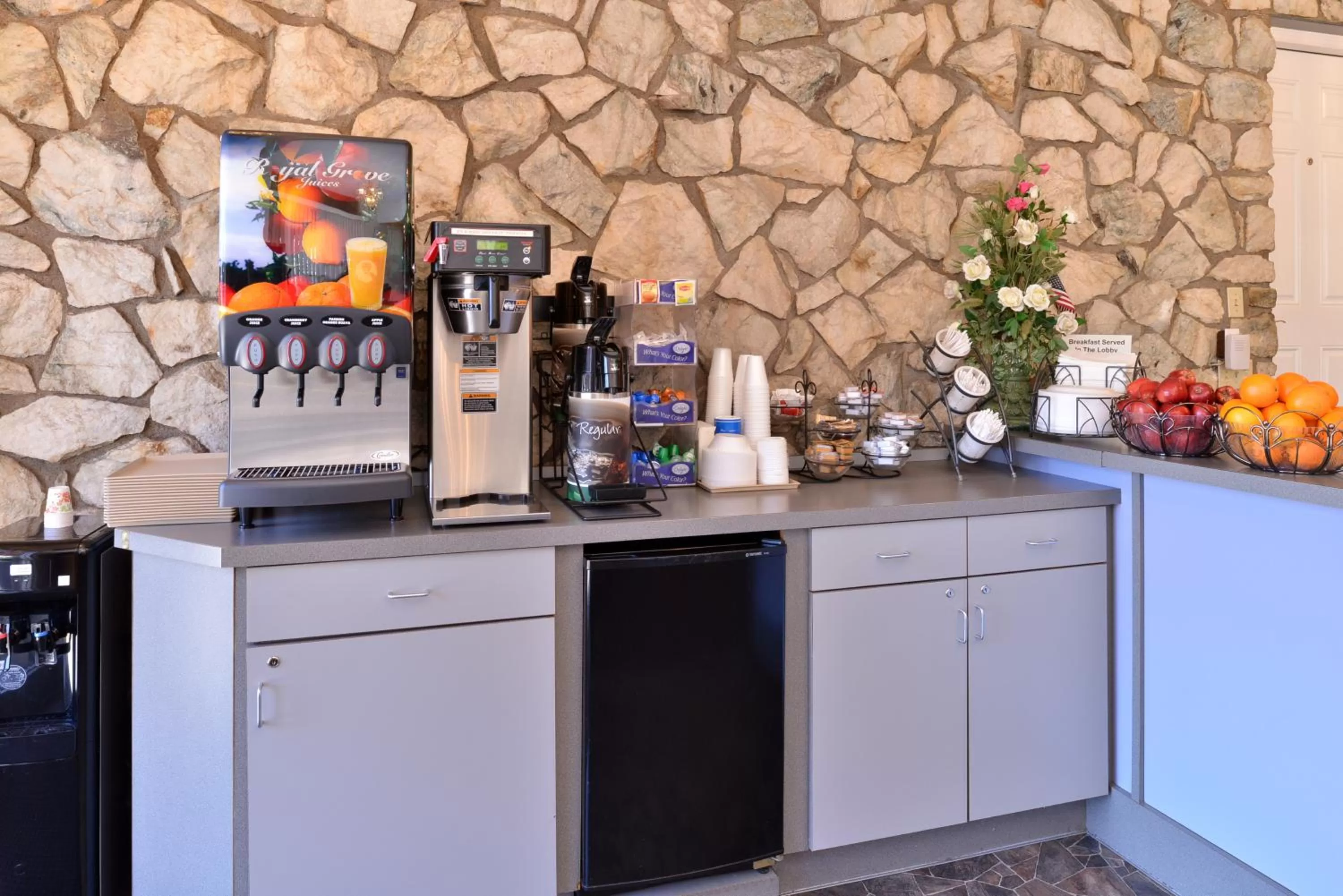 Lounge or bar in Maverick Motel - Modern Renovated Motel