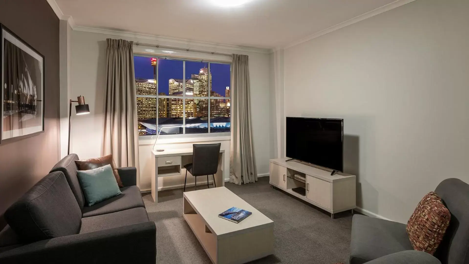 One-Bedroom Apartment with City View - No Housekeeping in Oaks Sydney Goldsbrough Suites One-Bedroom Apartment with City View - No Housekeeping in Oaks Sydney Goldsbrough Suites