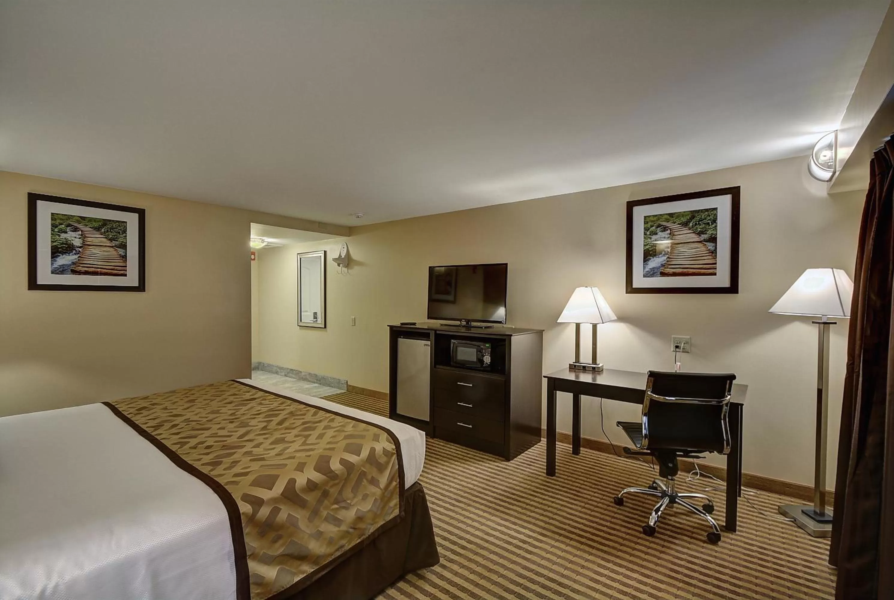 Bedroom, Bed in The Putney Inn