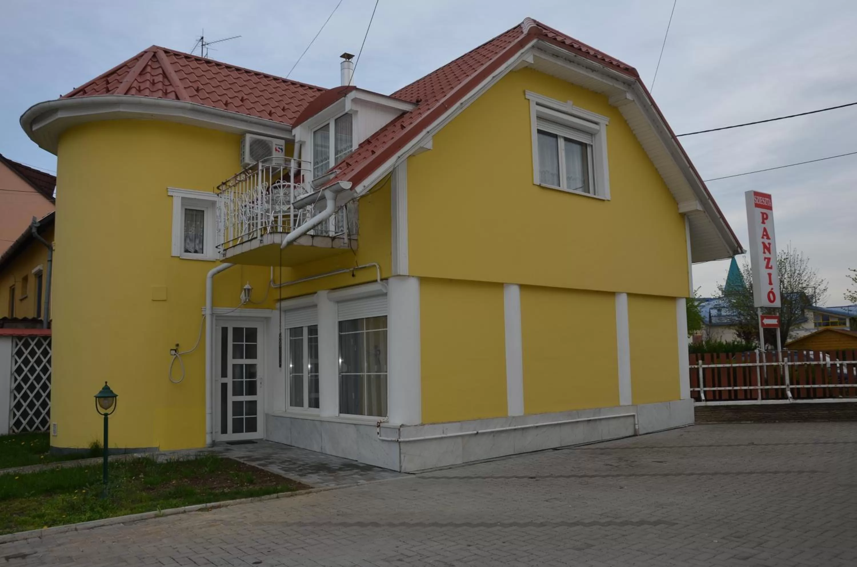 Facade/entrance in Szieszta Panzió