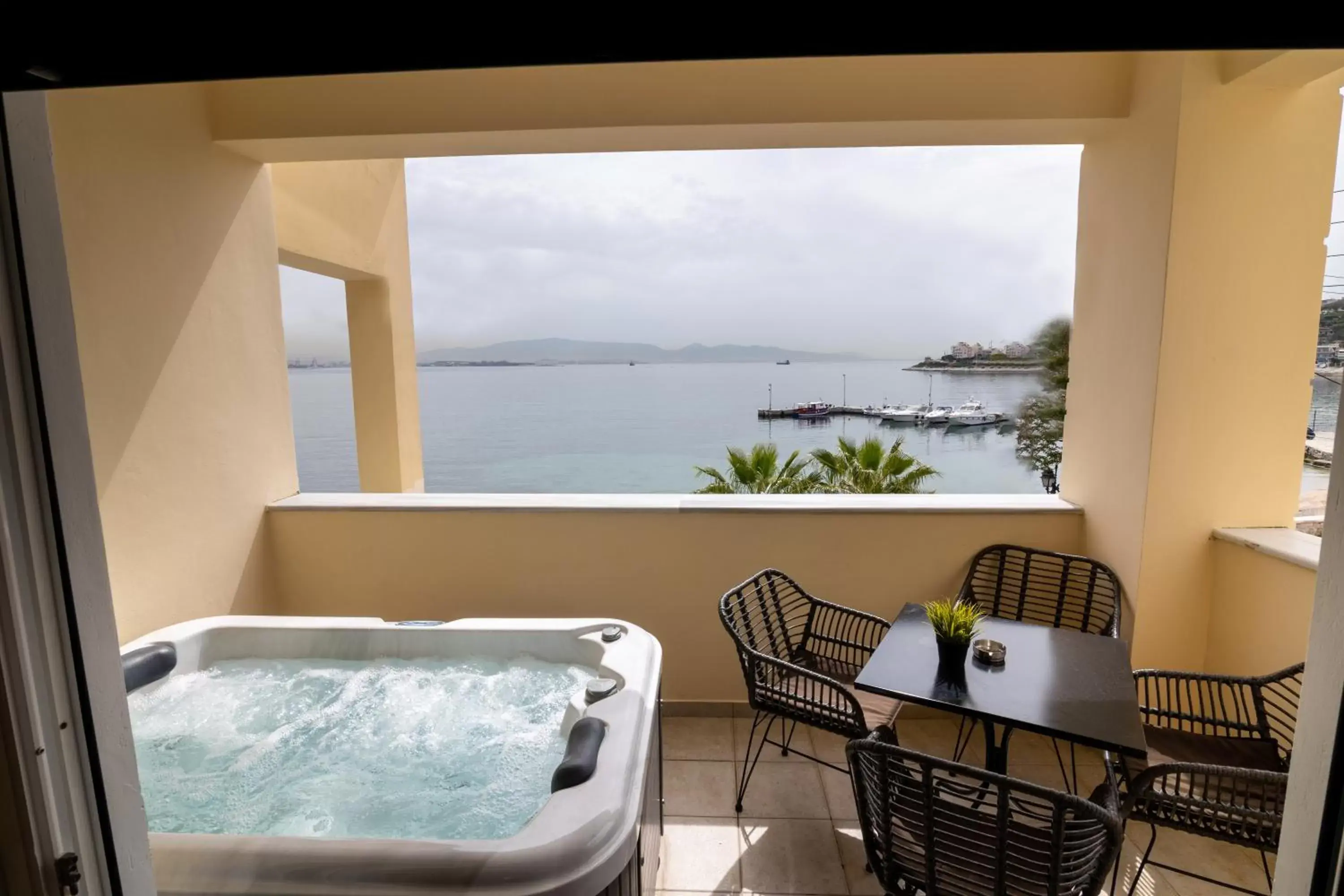 Queen Suite with Sea View in Votsalakia Hotel & Luxury Apartments Queen Suite with Sea View in Votsalakia Hotel & Luxury Apartments