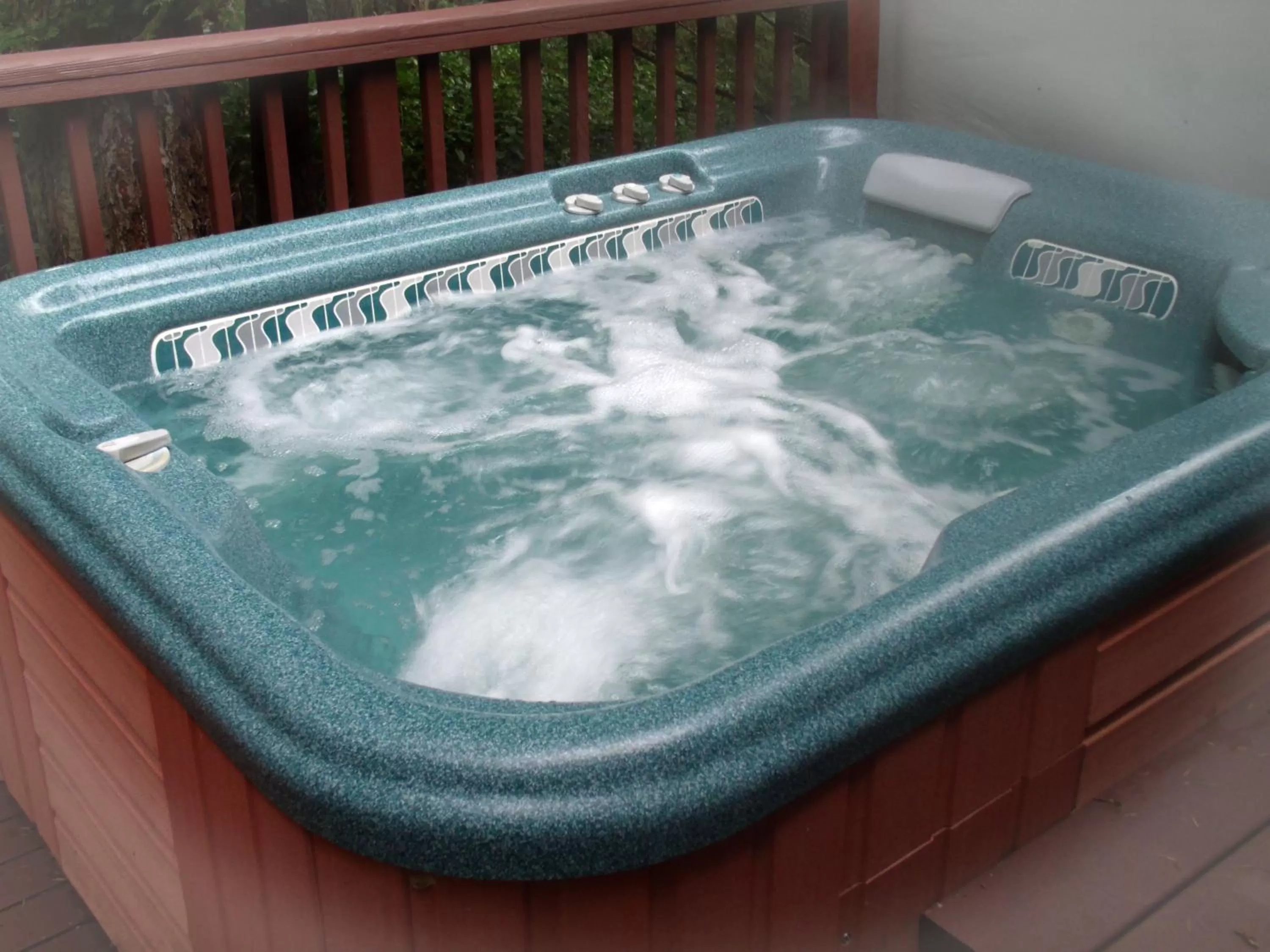 Hot Tub in Inn to the Woods