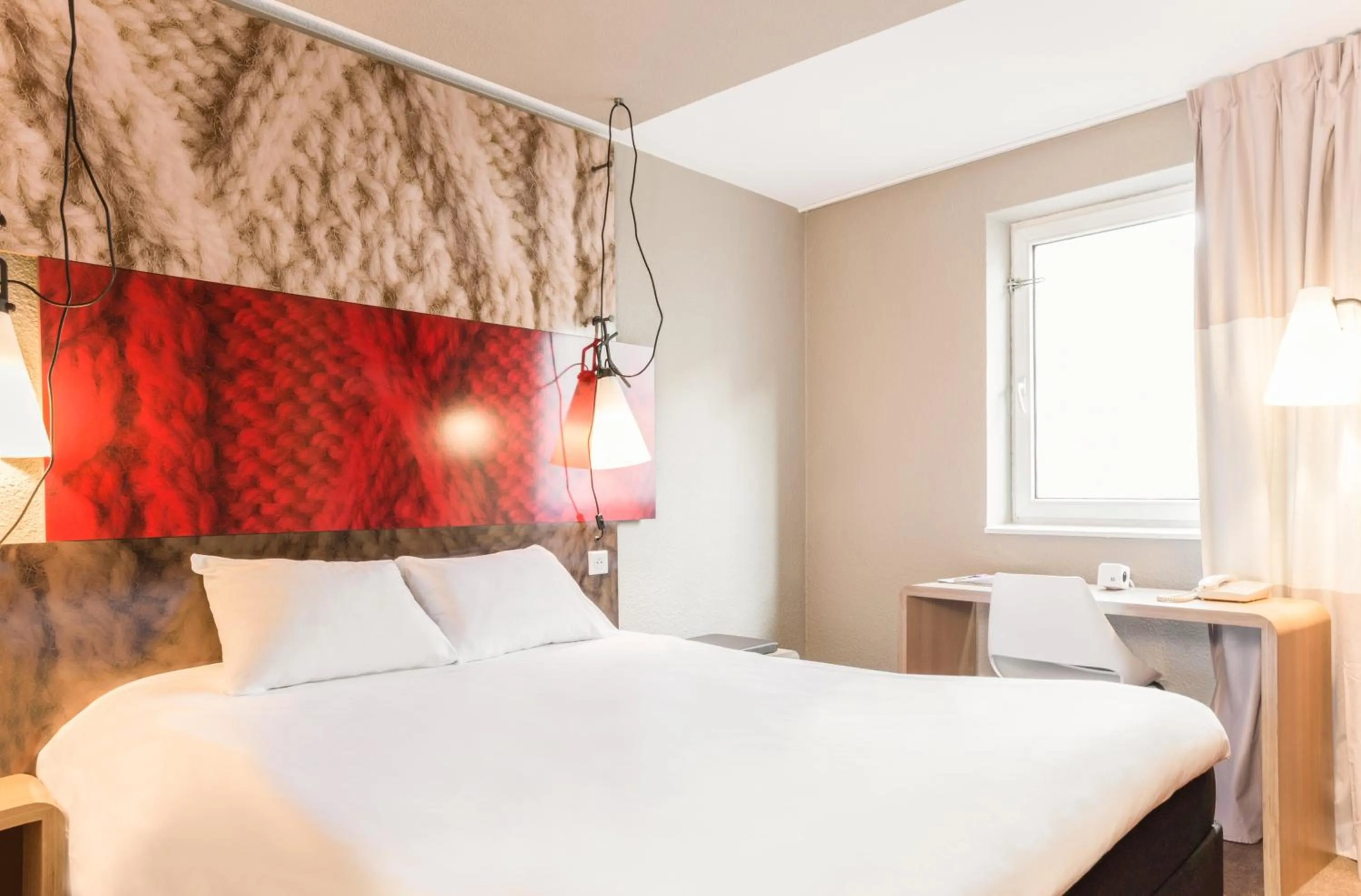 Photo of the whole room, Bed in ibis Paris Bastille Faubourg St Antoine