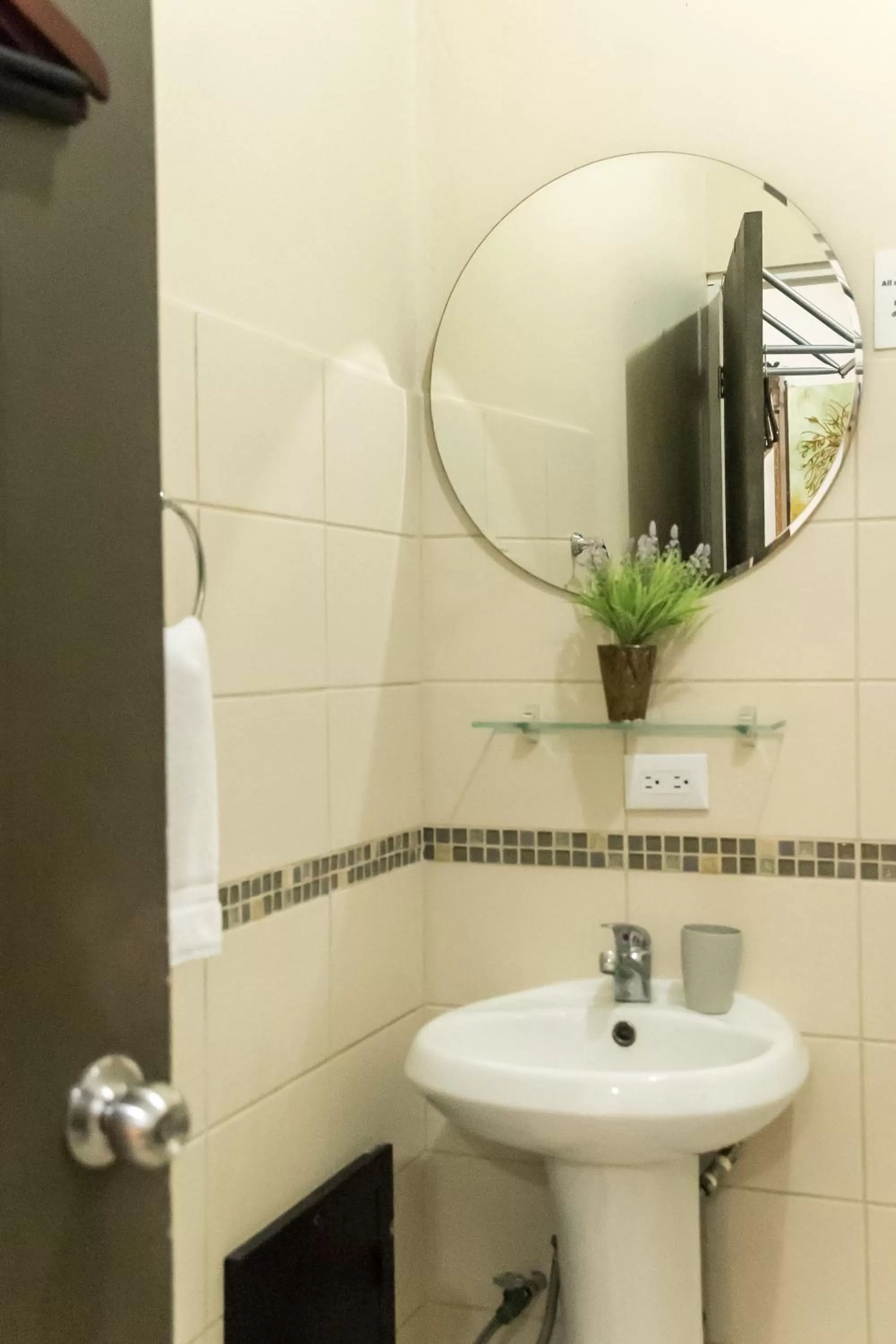 Bathroom in Terida Airport B&B