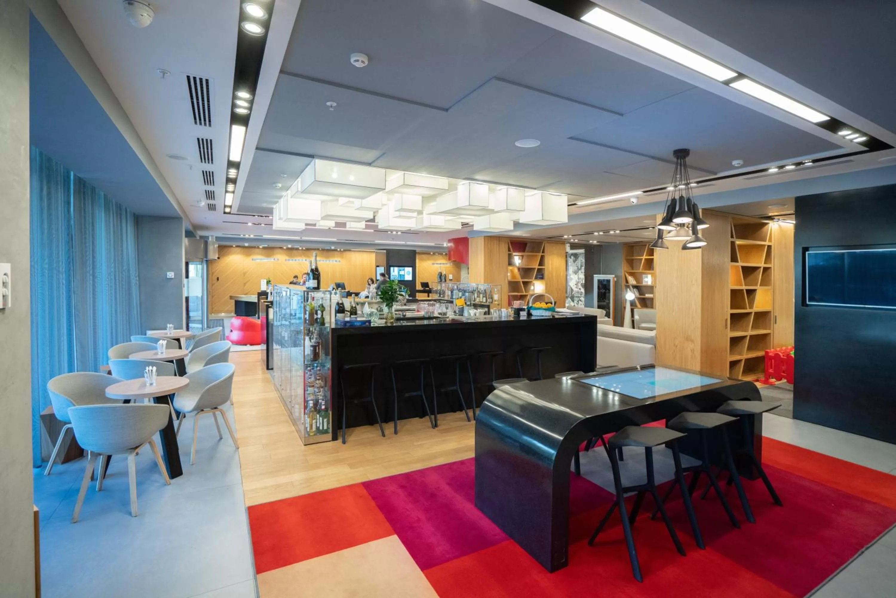 Restaurant/places to eat in Novotel Almaty City Center