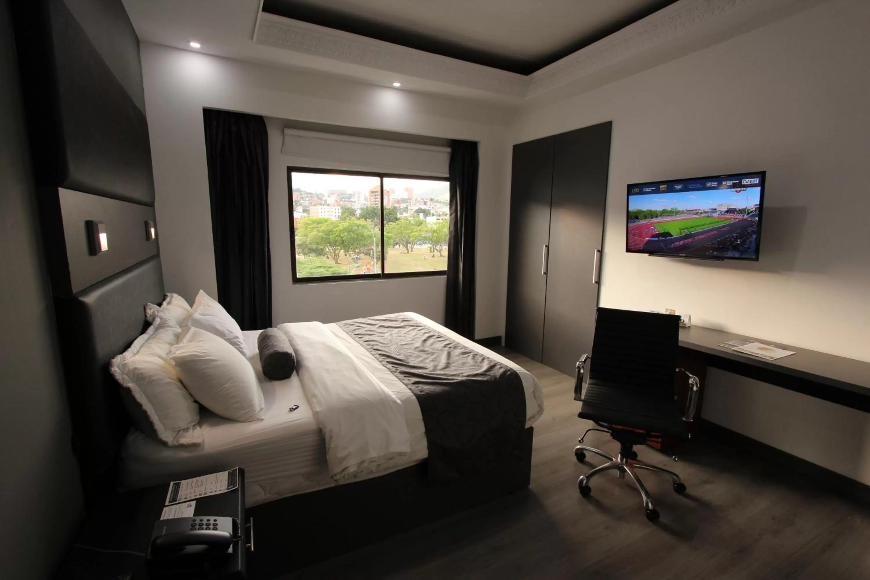 Photo of the whole room, TV/Entertainment Center in Hotel San Fernando Real