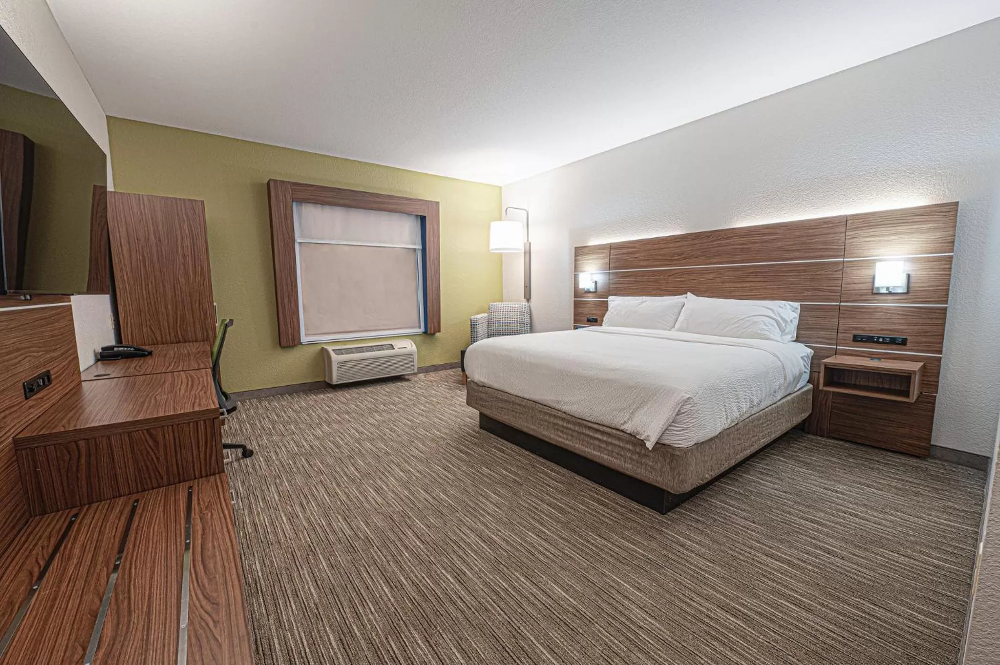 Photo of the whole room, Bed in Holiday Inn Express Hotel & Suites East Lansing by IHG