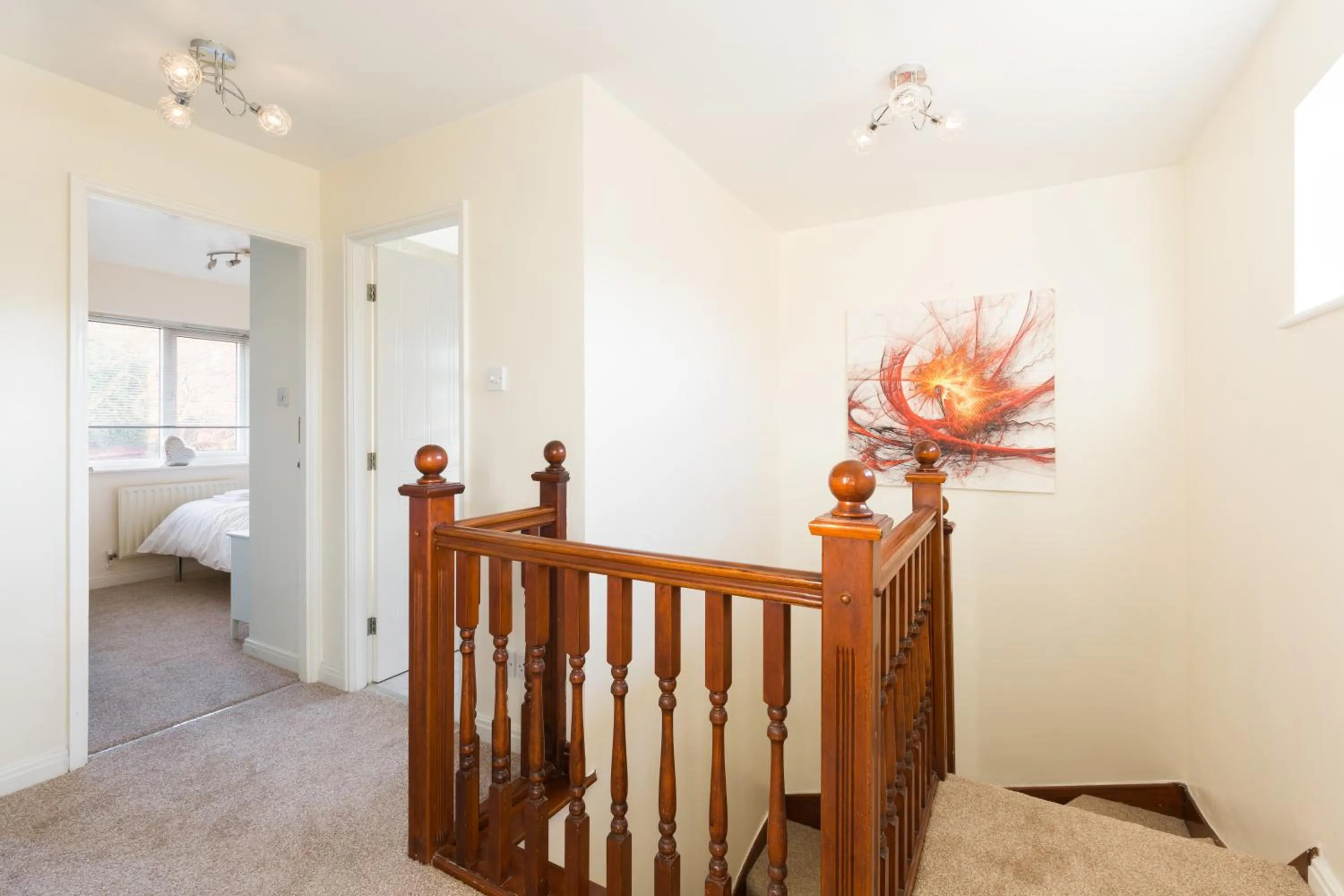 Other, Bed in Drayton Manor House FREE parking