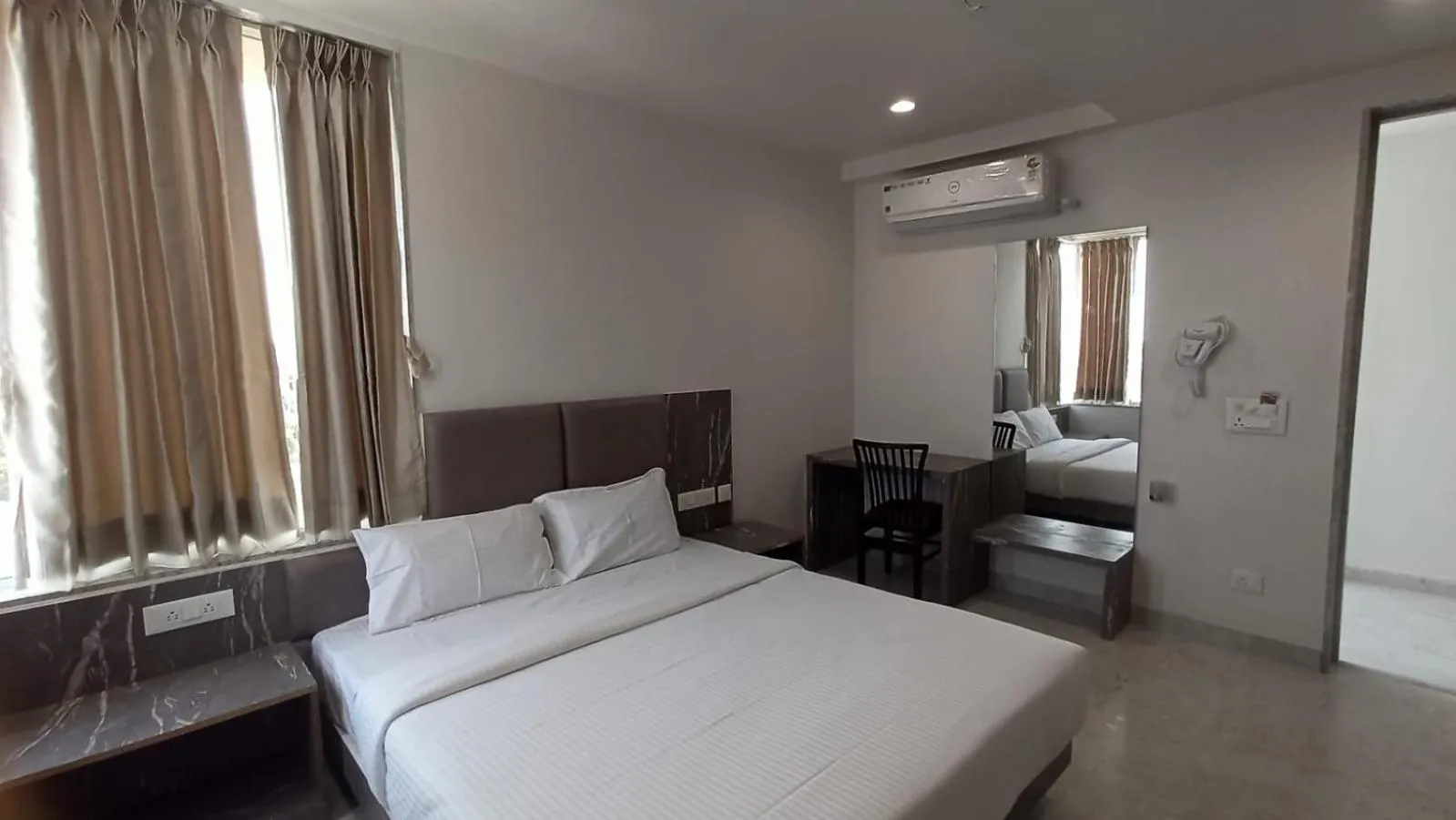 Bedroom, Bed in Hotel Jay Palace Inn