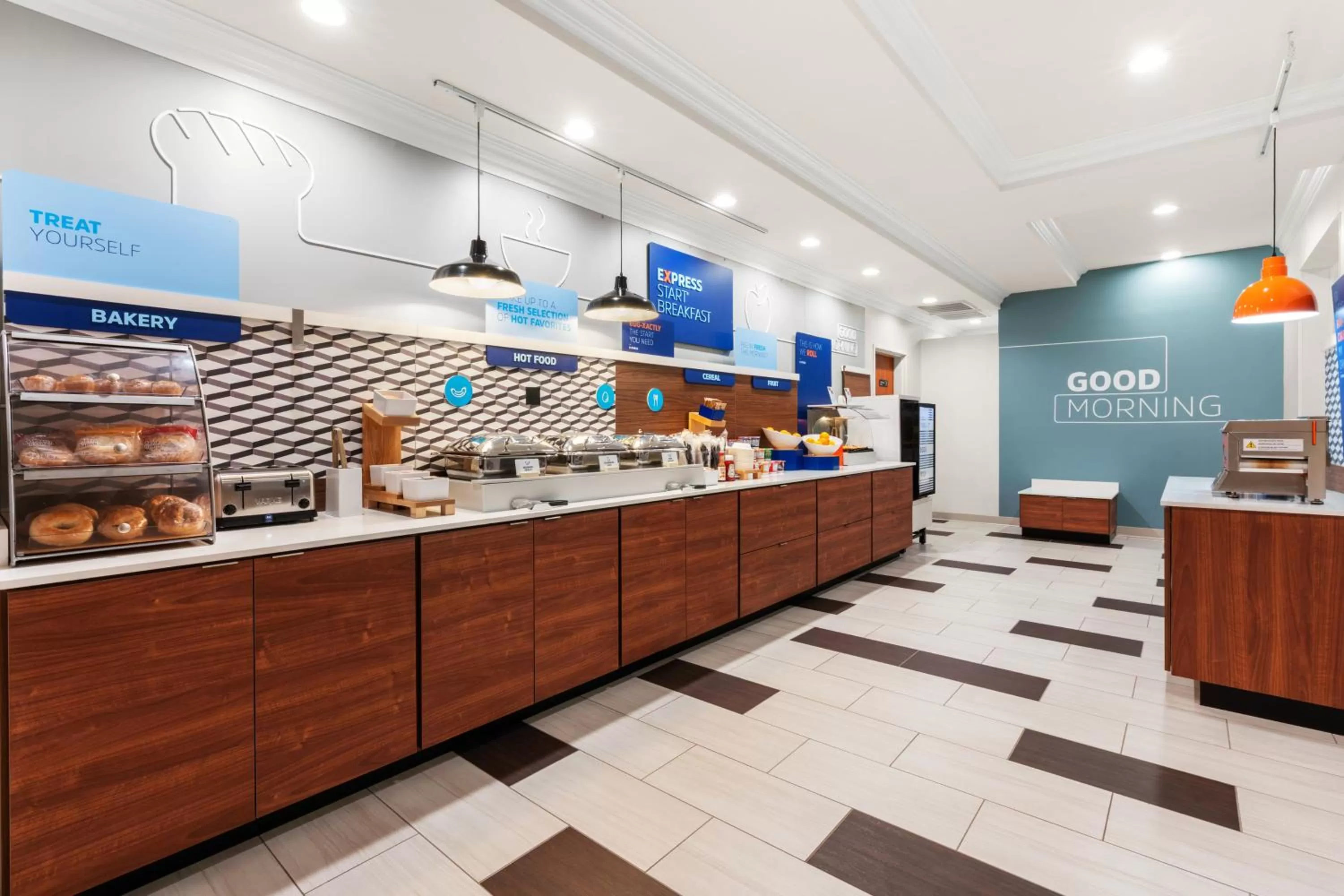 Breakfast in Holiday Inn Express & Suites Klamath Falls Central by IHG