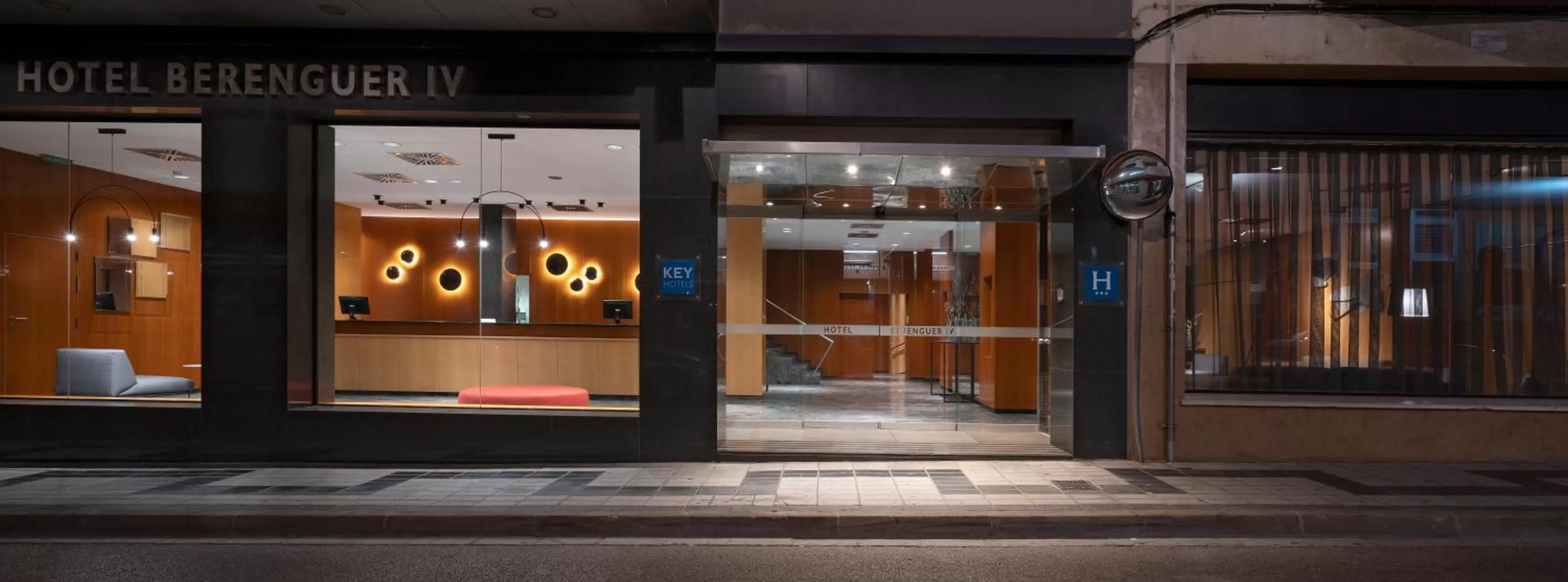 Facade/entrance in Berenguer IV