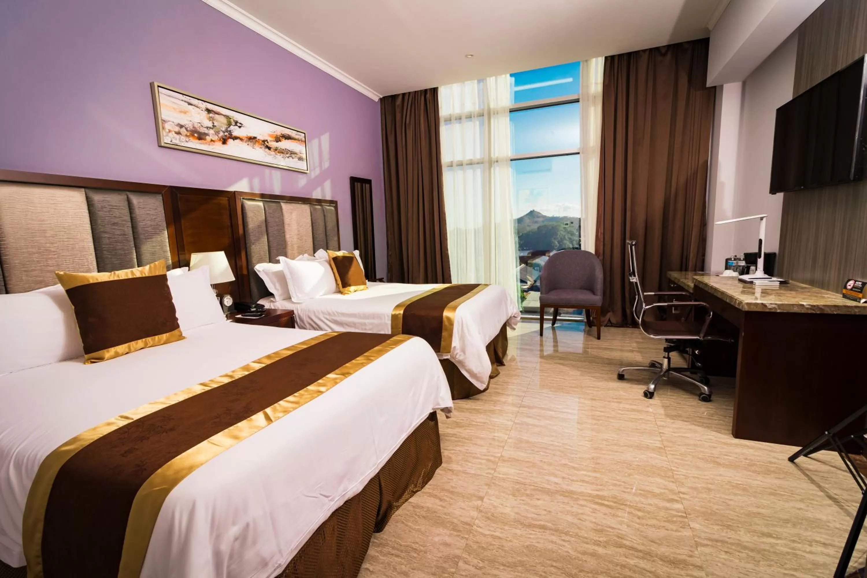 Communal lounge/ TV room, Bed in Hotel City Plaza & Suites